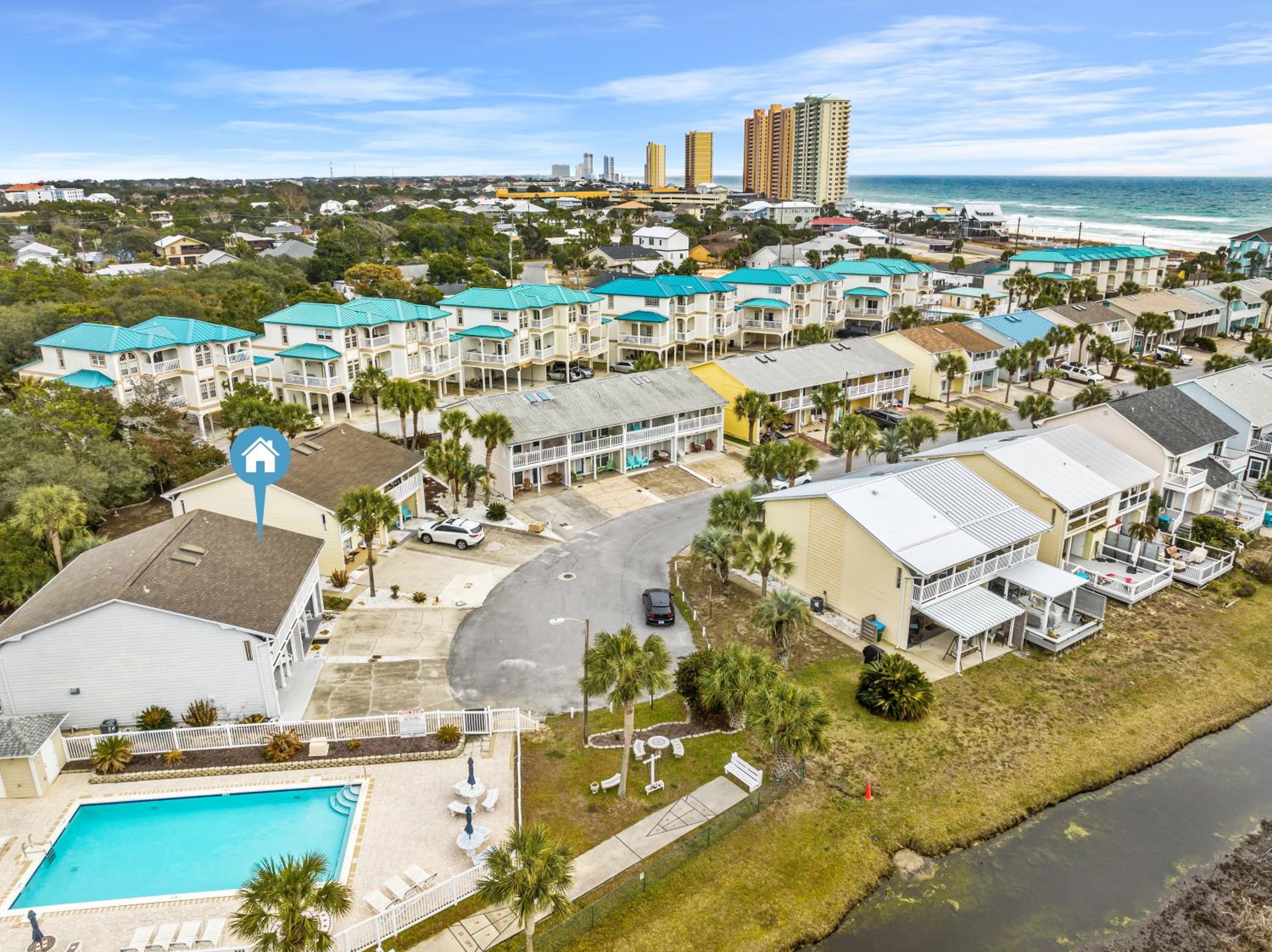 Short Walk to The Beach! Community Pool! Sleeps 8! view 4