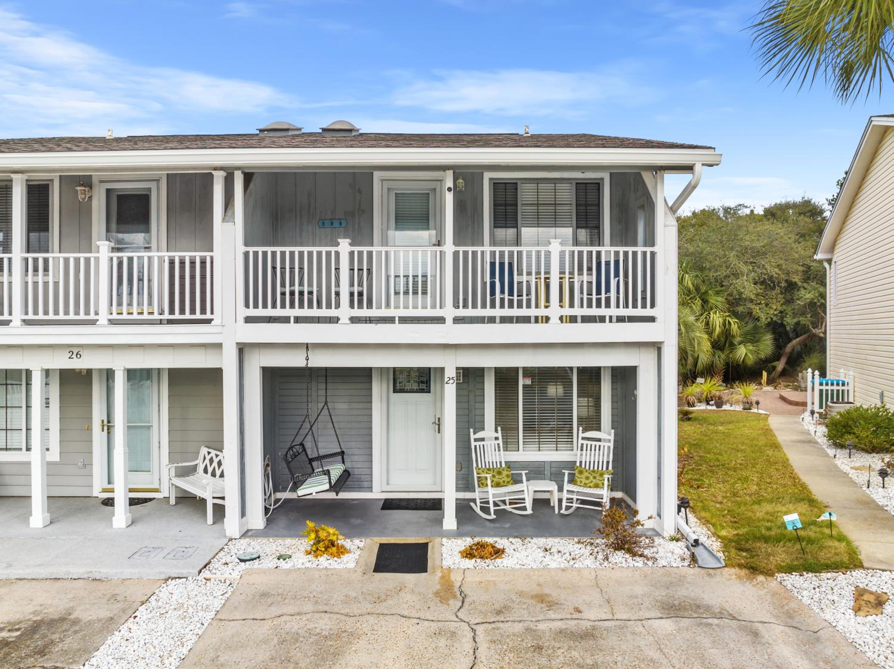 Short Walk to The Beach! Community Pool! Sleeps 8! view 5