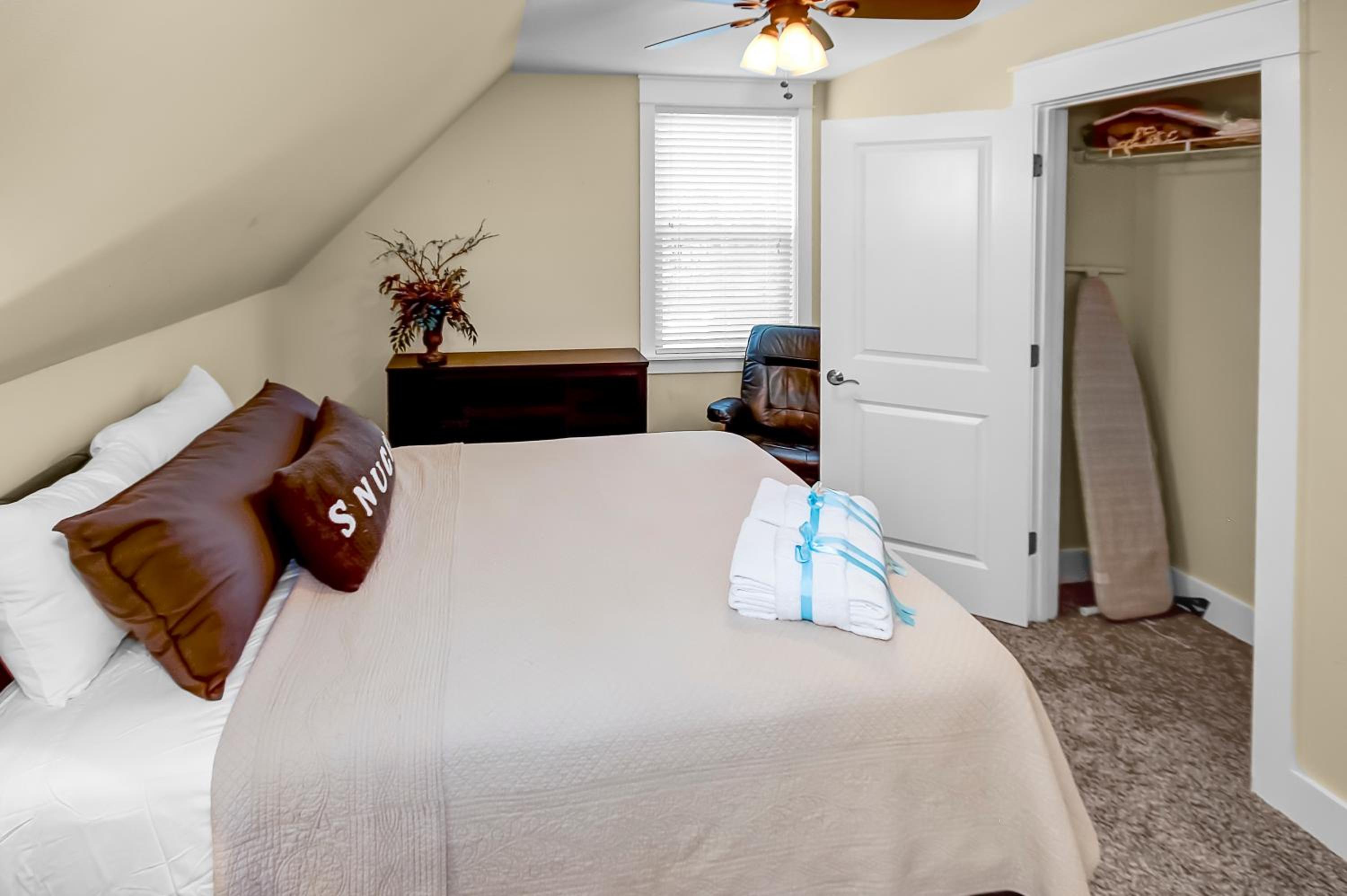 Steps from the Beach! Private Beach Home! Sleeps 10! view 5
