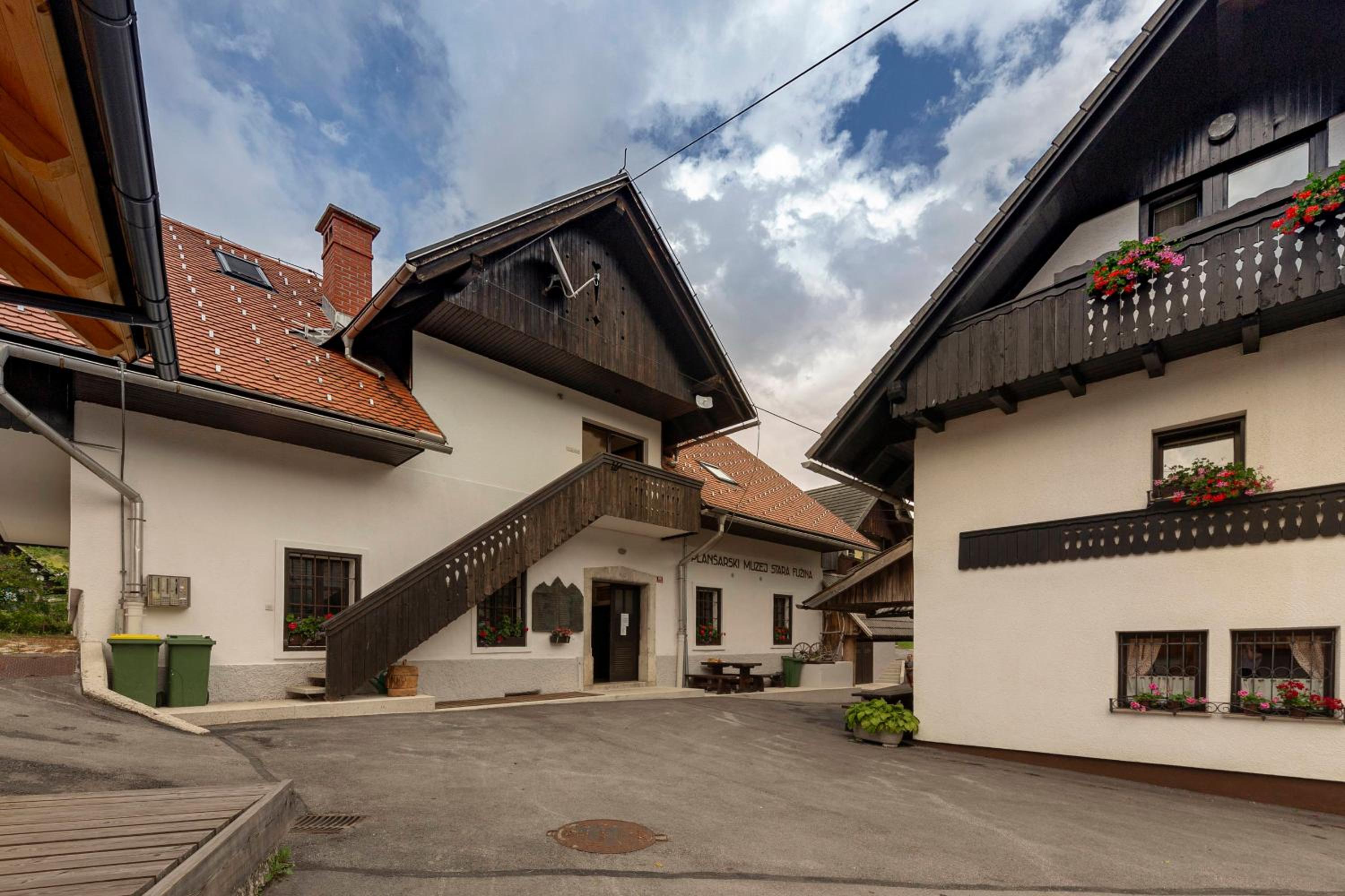 Apartma Mikelj