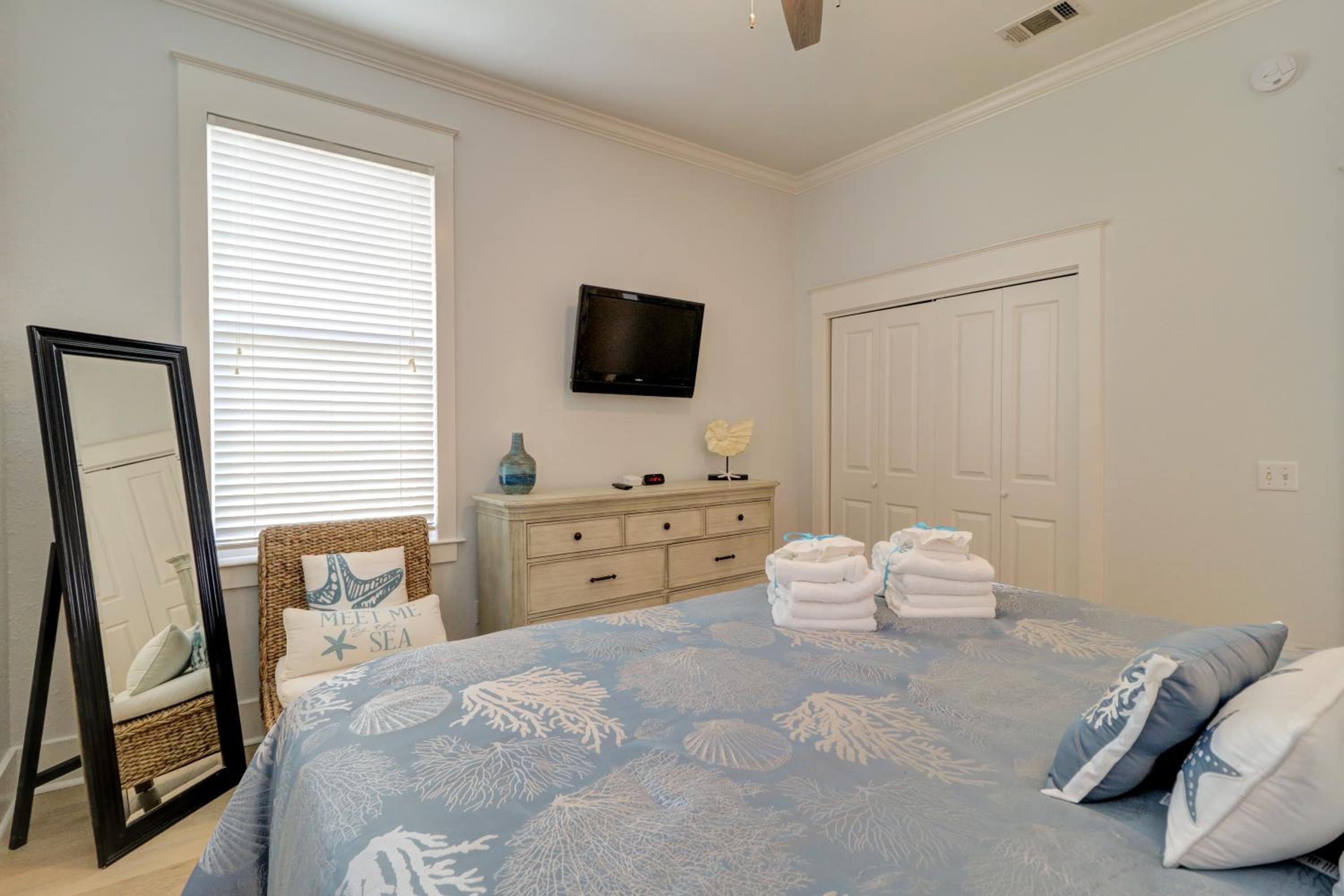 Book This Top Rated Luxury Home in Seagrove Now! Private Pool! view 3
