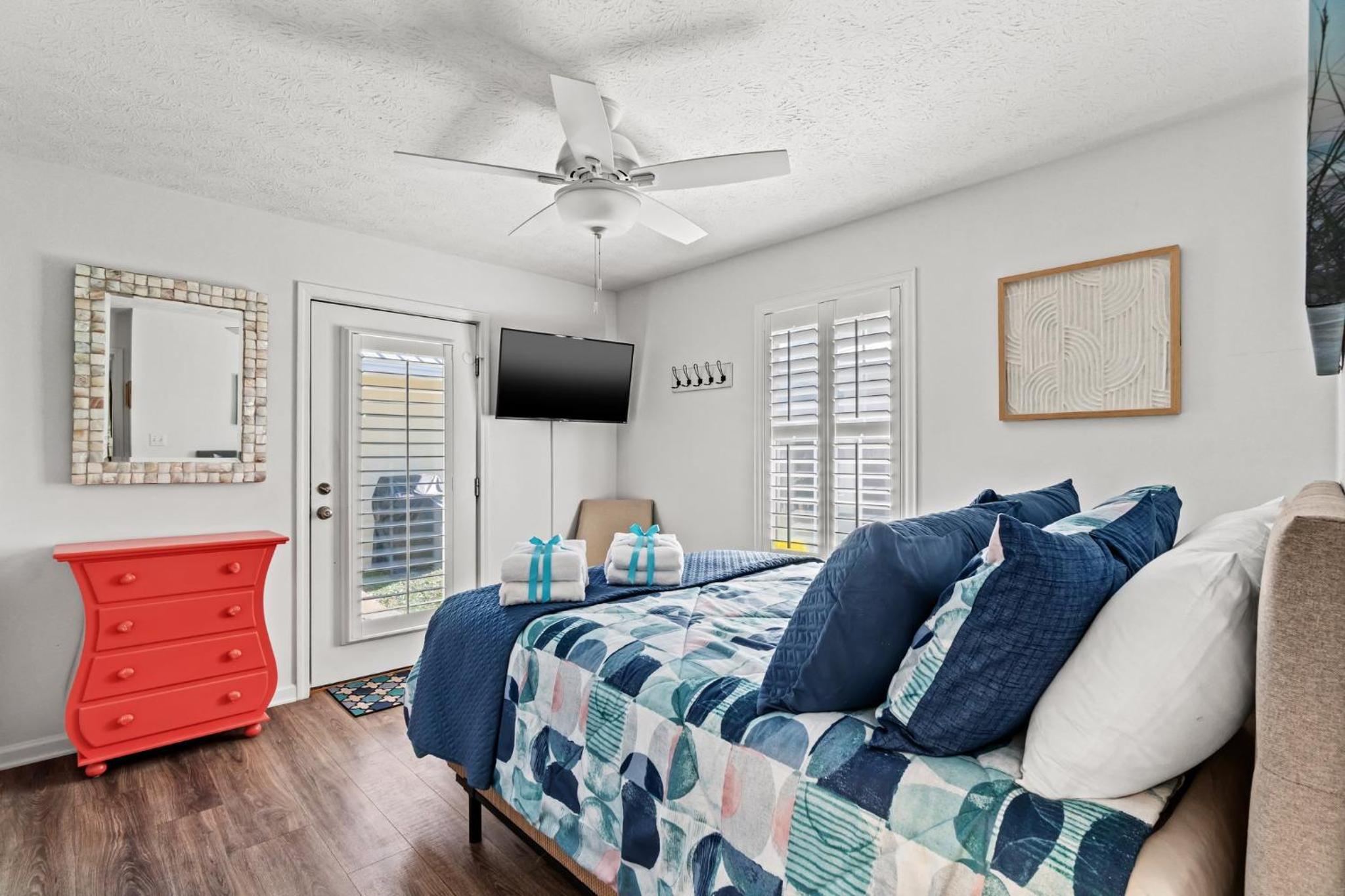Contemporary Bungalow / West End PCB / Available NOW! / Perfect for Family view 3