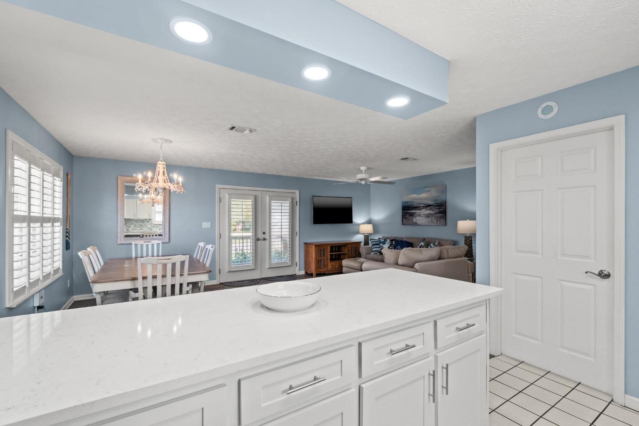Contemporary Bungalow / West End PCB / Available NOW! / Perfect for Family view 4