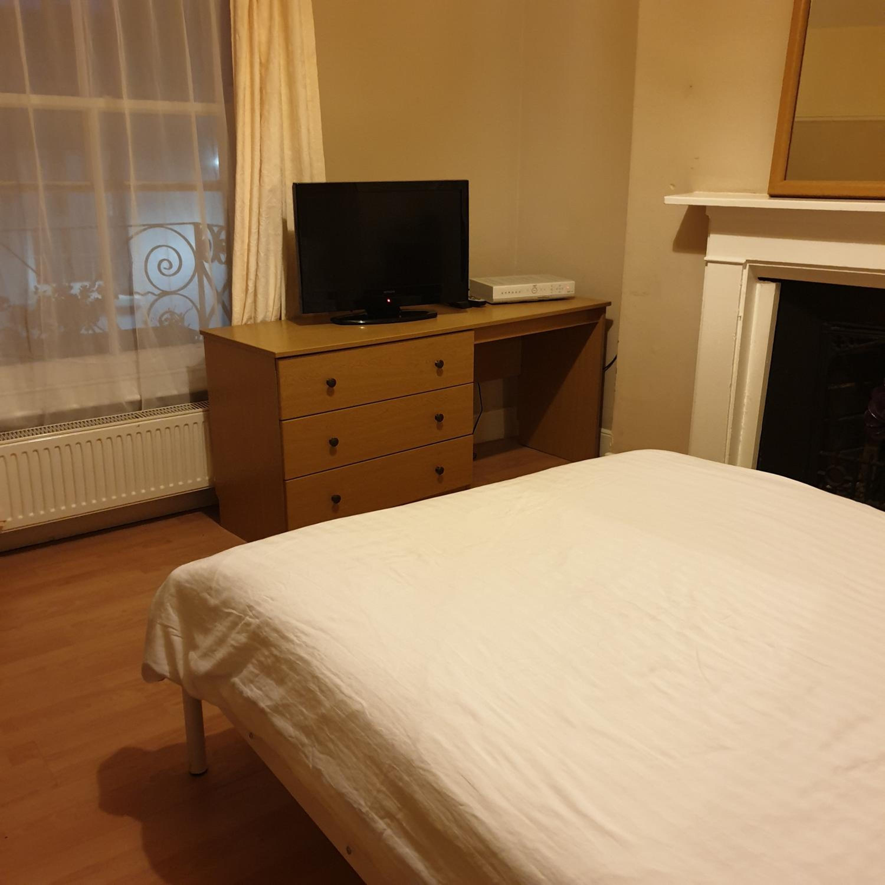 Homeleigh Apartments- Isle of Wight view 3