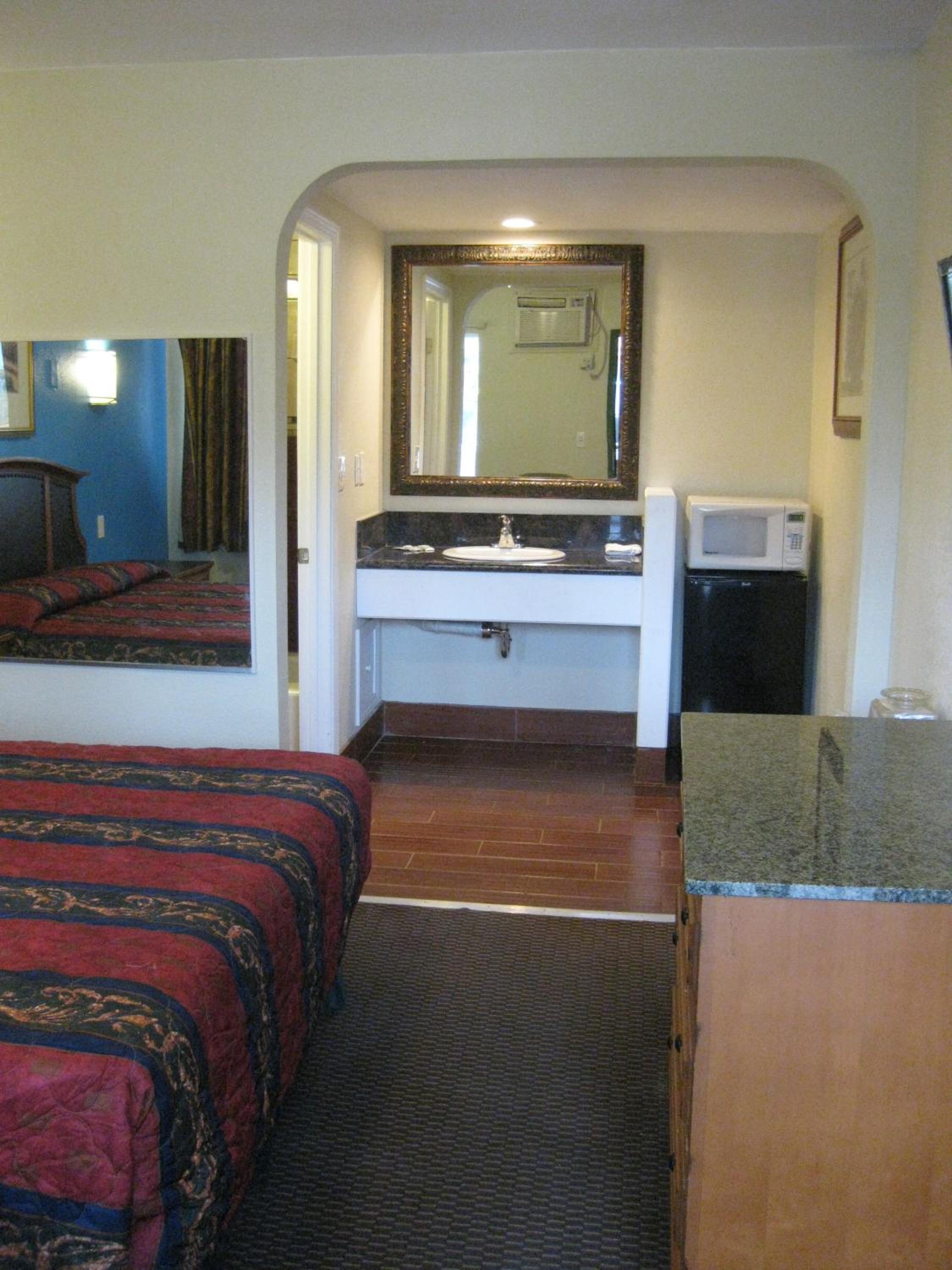 San Bernardino Vacations - Sunshine Motel - Property Image 32