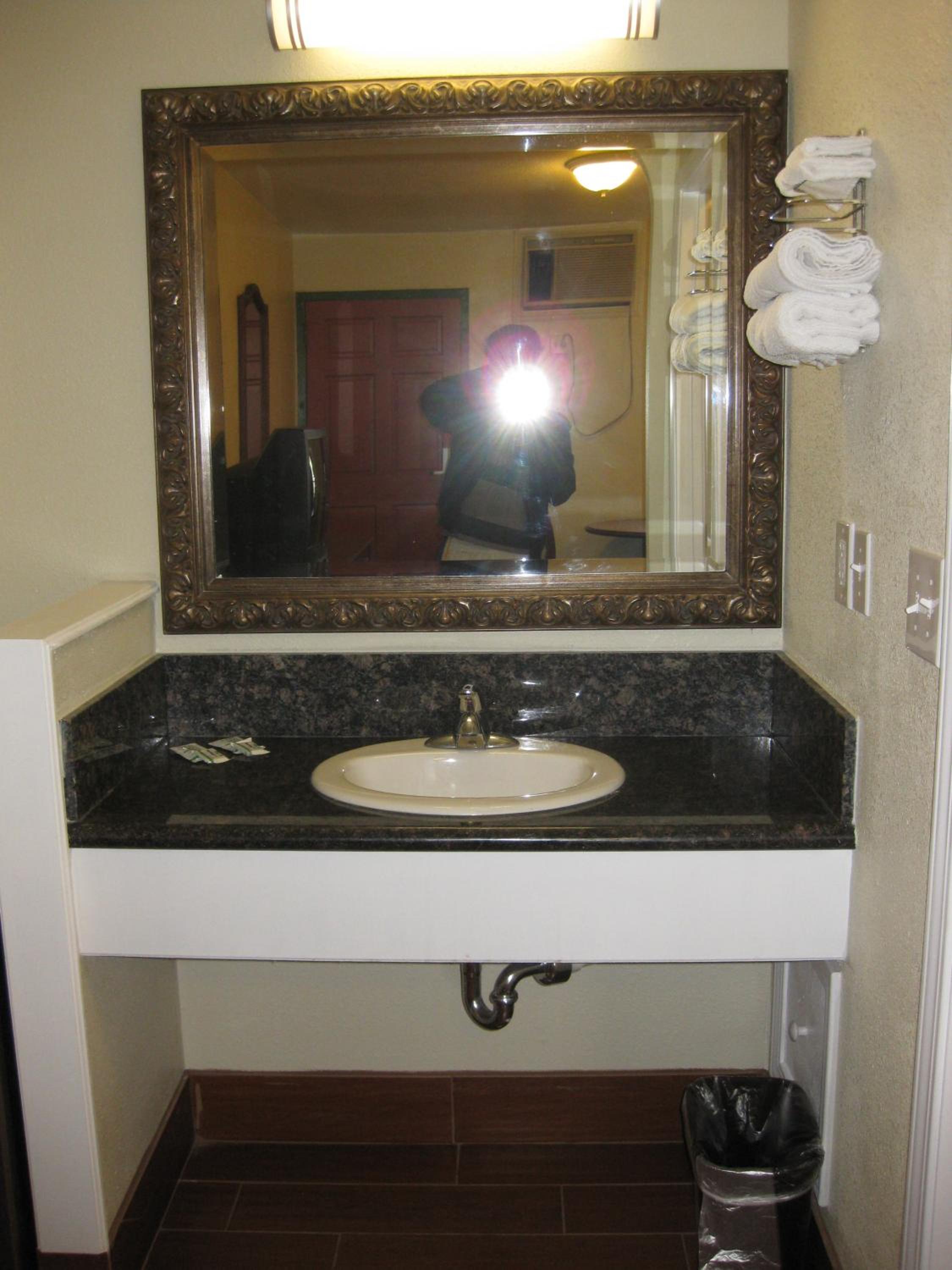 San Bernardino Vacations - Sunshine Motel - Property Image 19