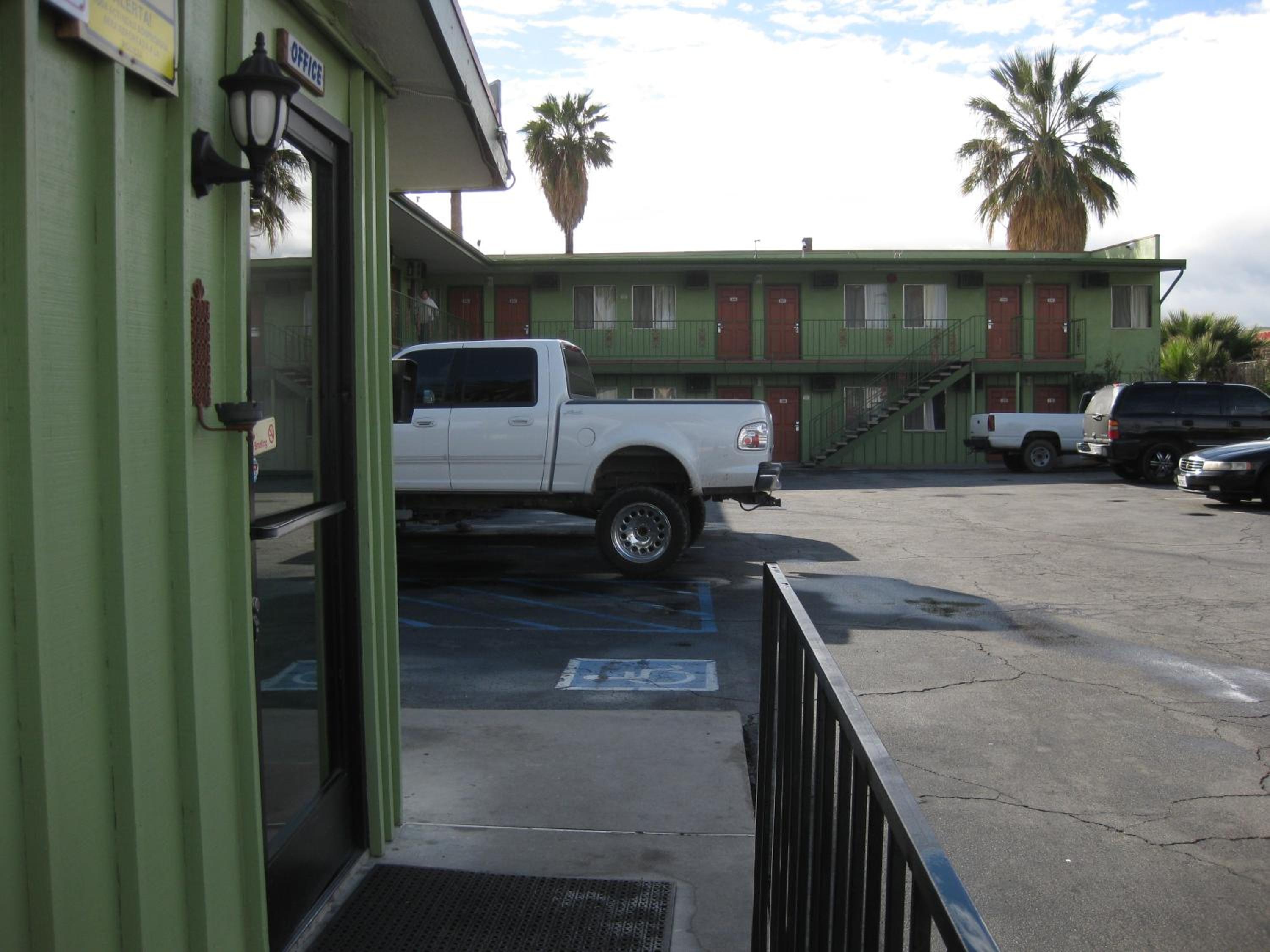 San Bernardino Vacations - Sunshine Motel - Property Image 25