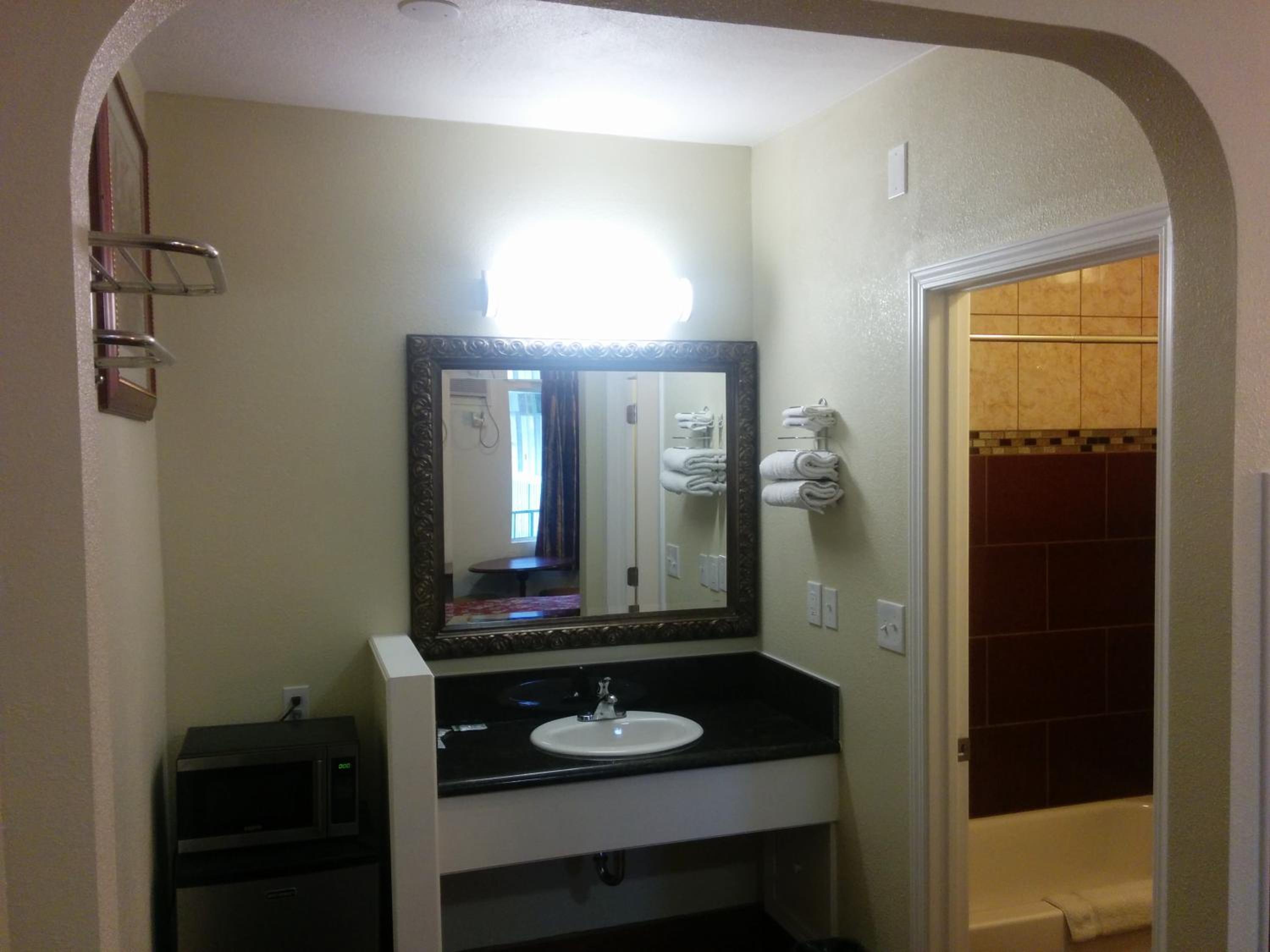 San Bernardino Vacations - Sunshine Motel - Property Image 18