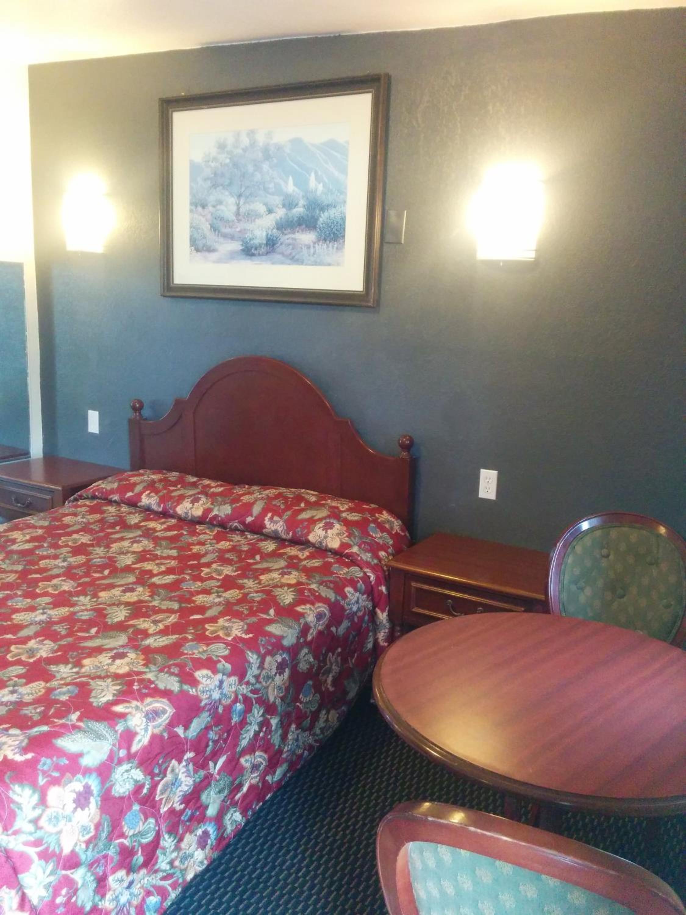 San Bernardino Vacations - Sunshine Motel - Property Image 4