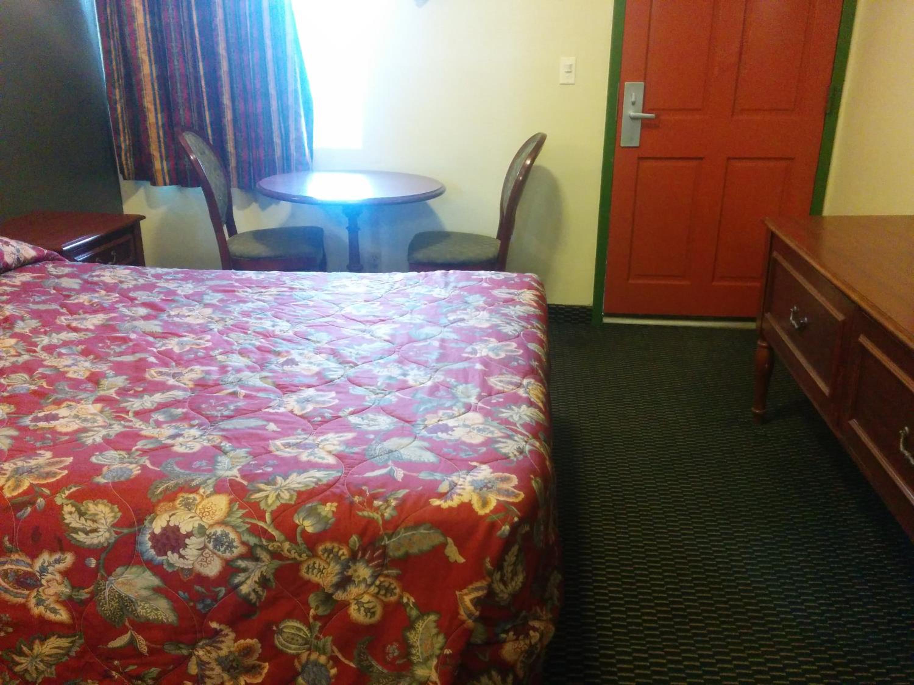 San Bernardino Vacations - Sunshine Motel - Property Image 7