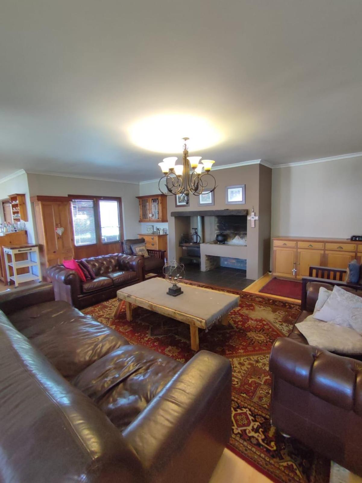 5 BEDROOM CAPE TOWN FAMILY HOME PET FRIENDLY view 4