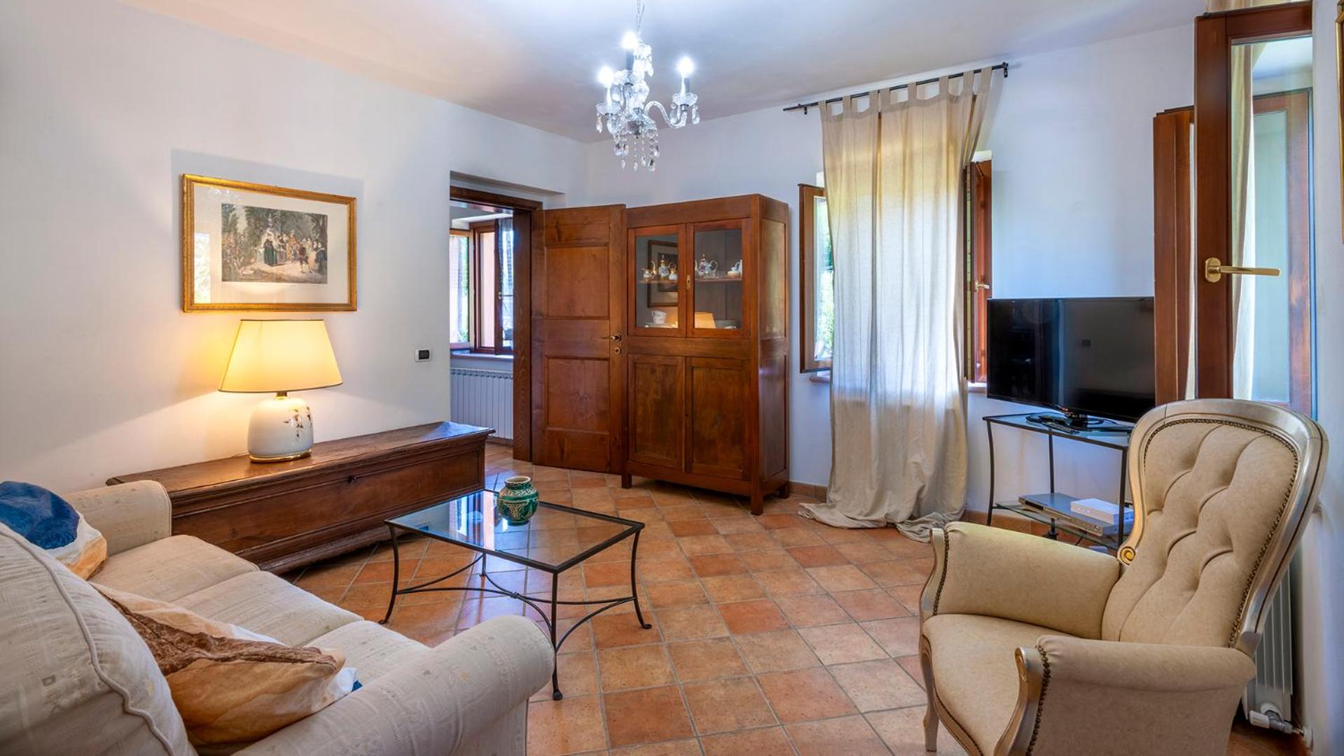 VILLA BANCI 8, Emma Villas view 2