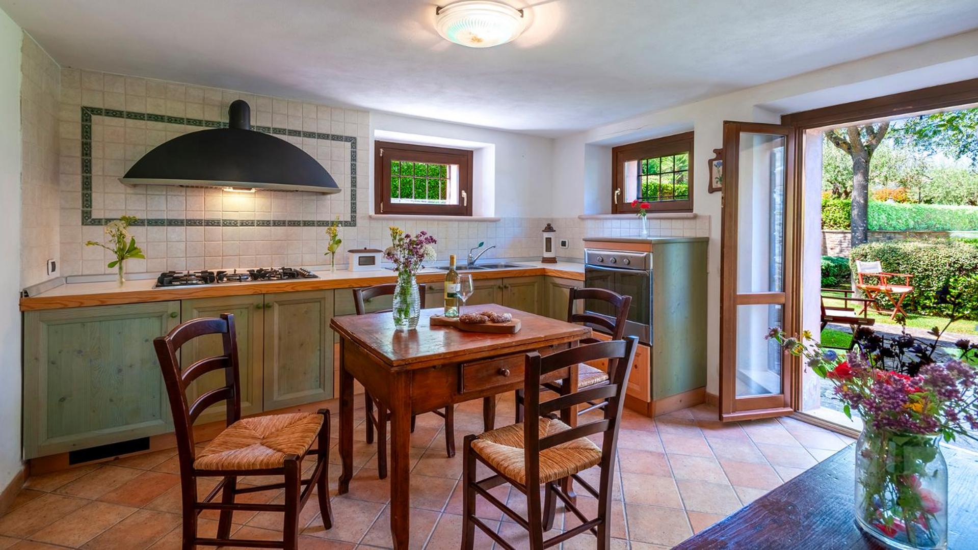 VILLA BANCI 8, Emma Villas view 3