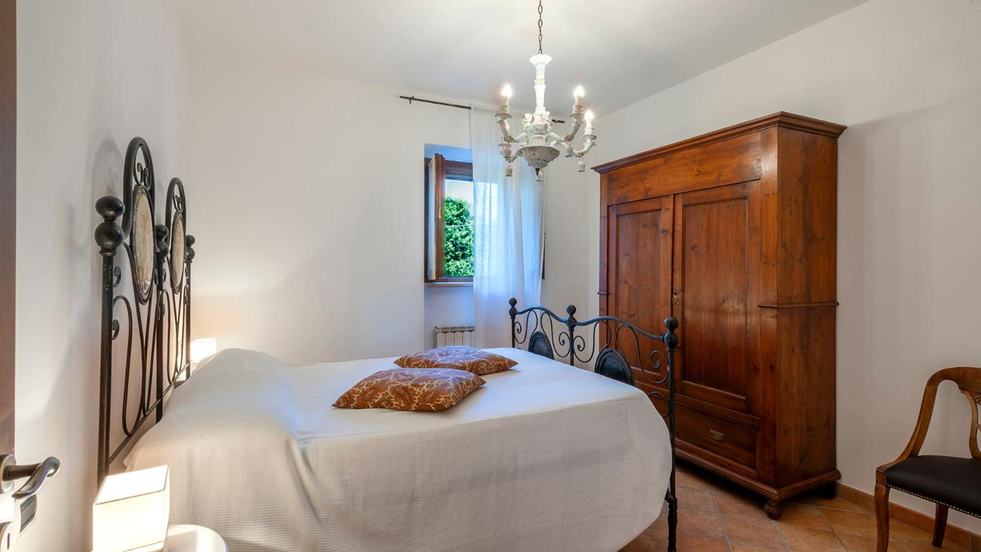VILLA BANCI 8, Emma Villas view 4