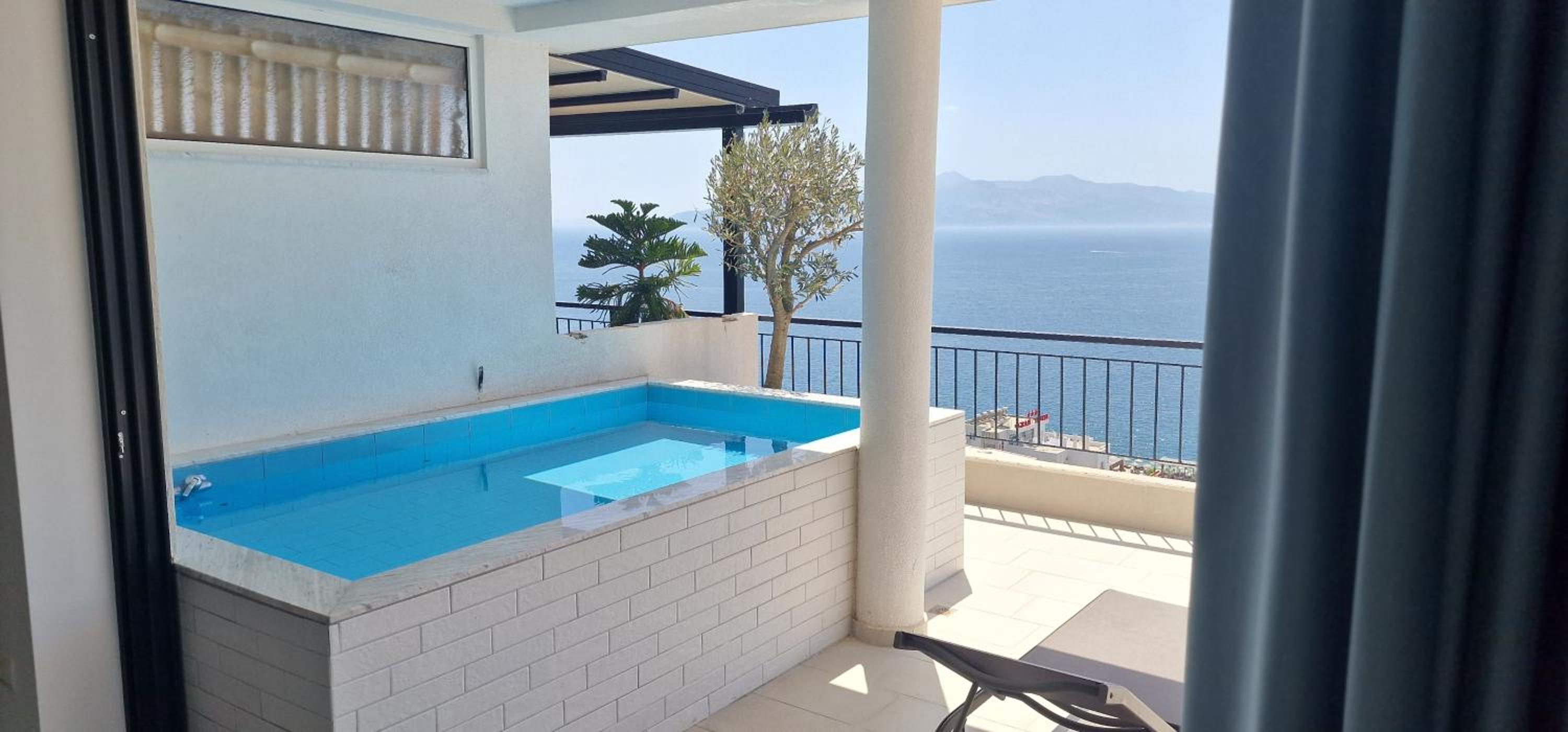 Joanna Suites