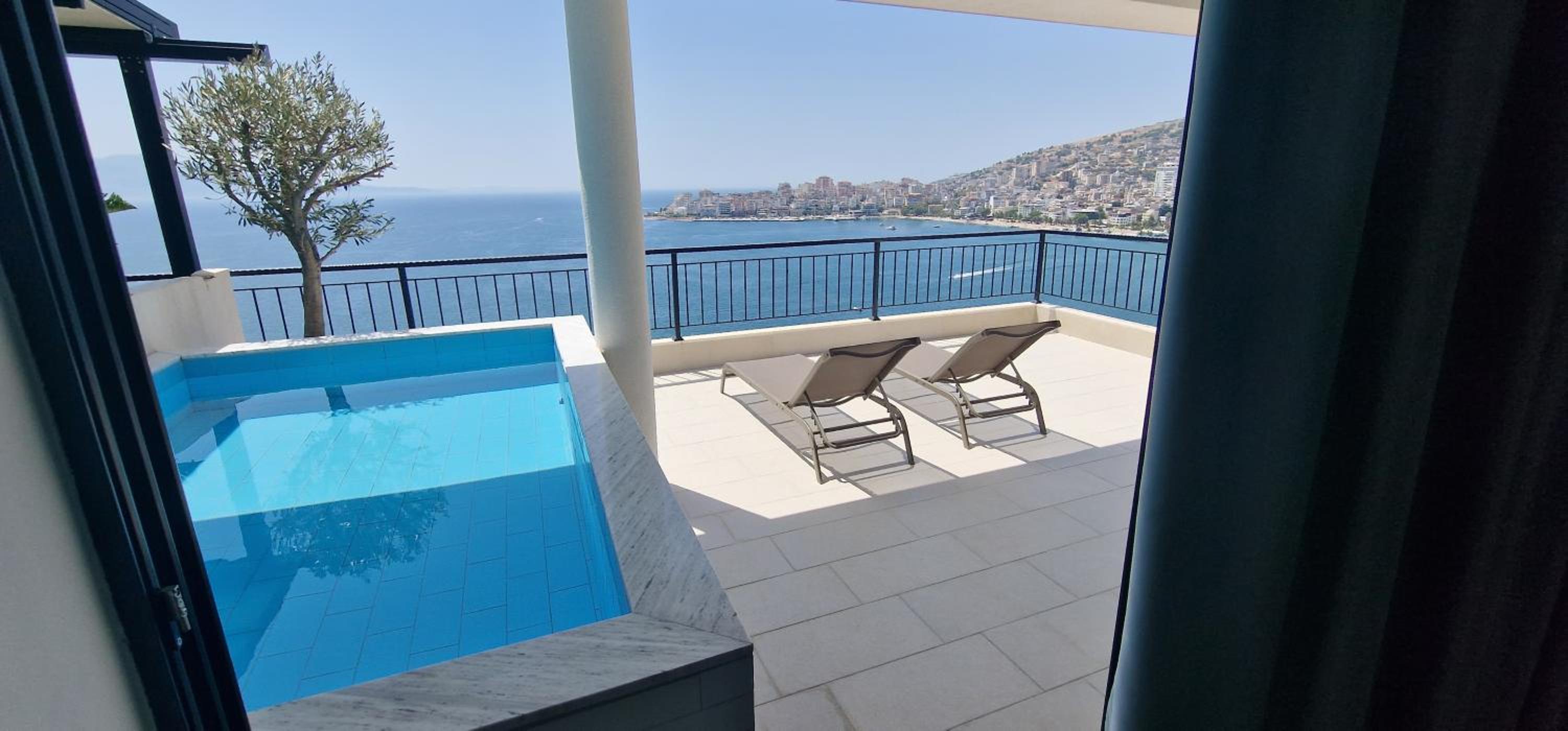 Joanna Suites