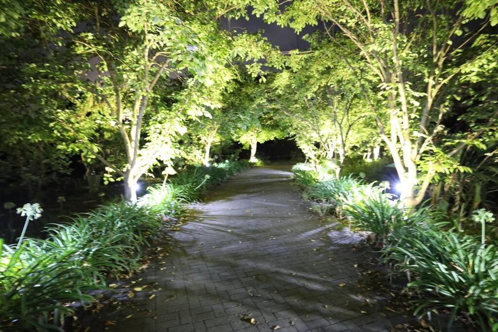 Private exclusive resort - 40 Min to City