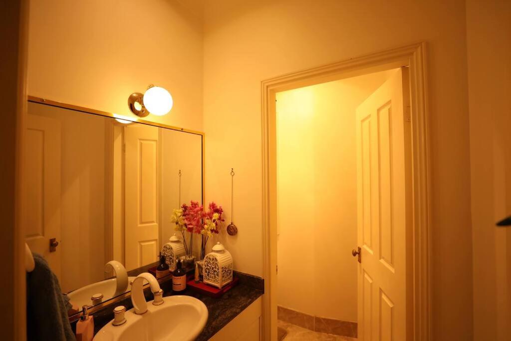Private exclusive resort - 40 Min to City