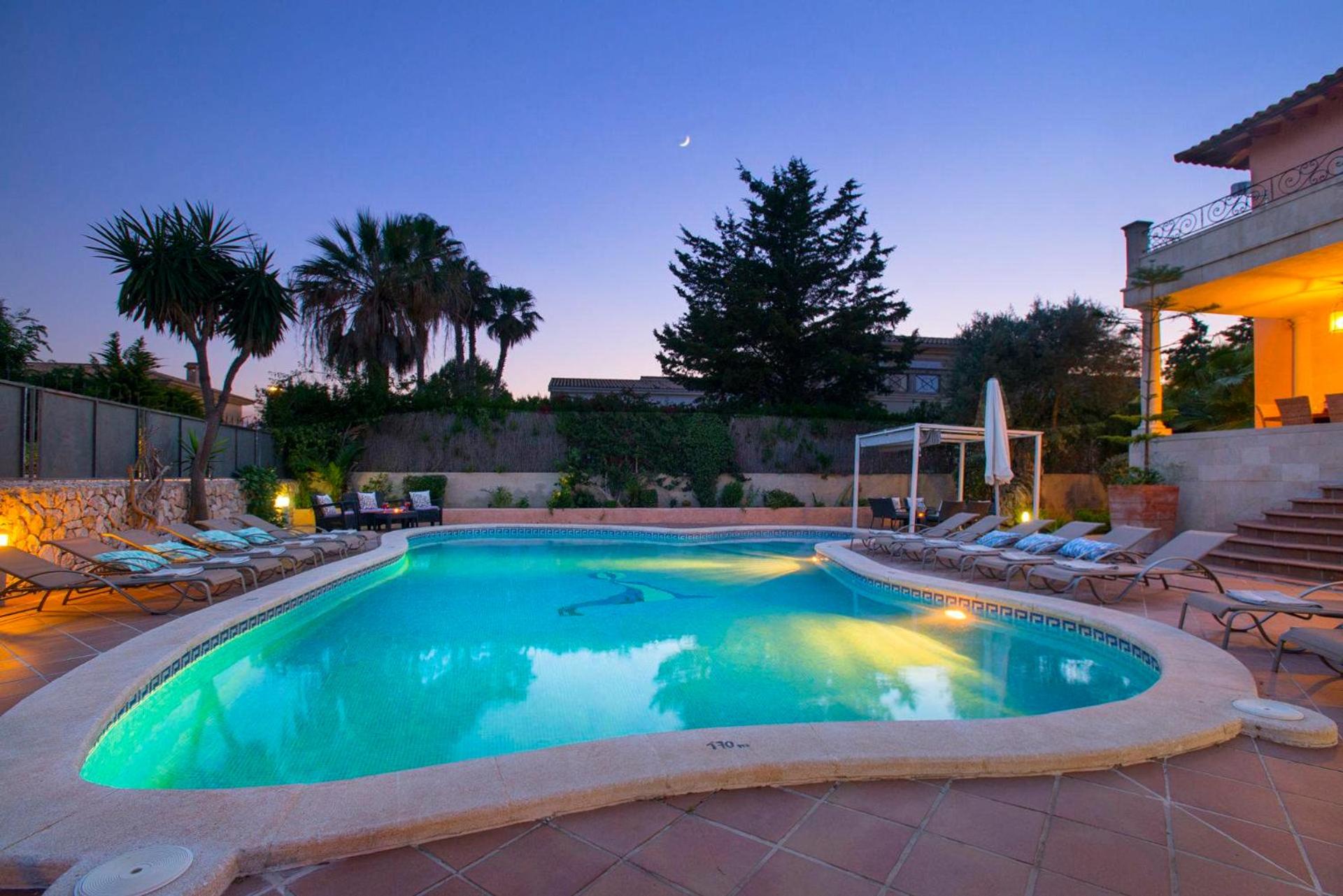 Oliveres by Vintage Travel