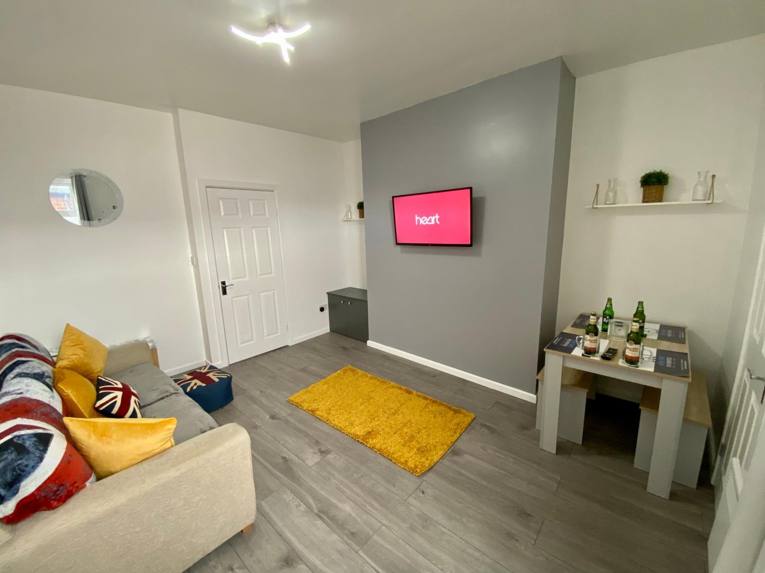 South Shields Vacations - Contractors House-Welcomes All - Property Image 1