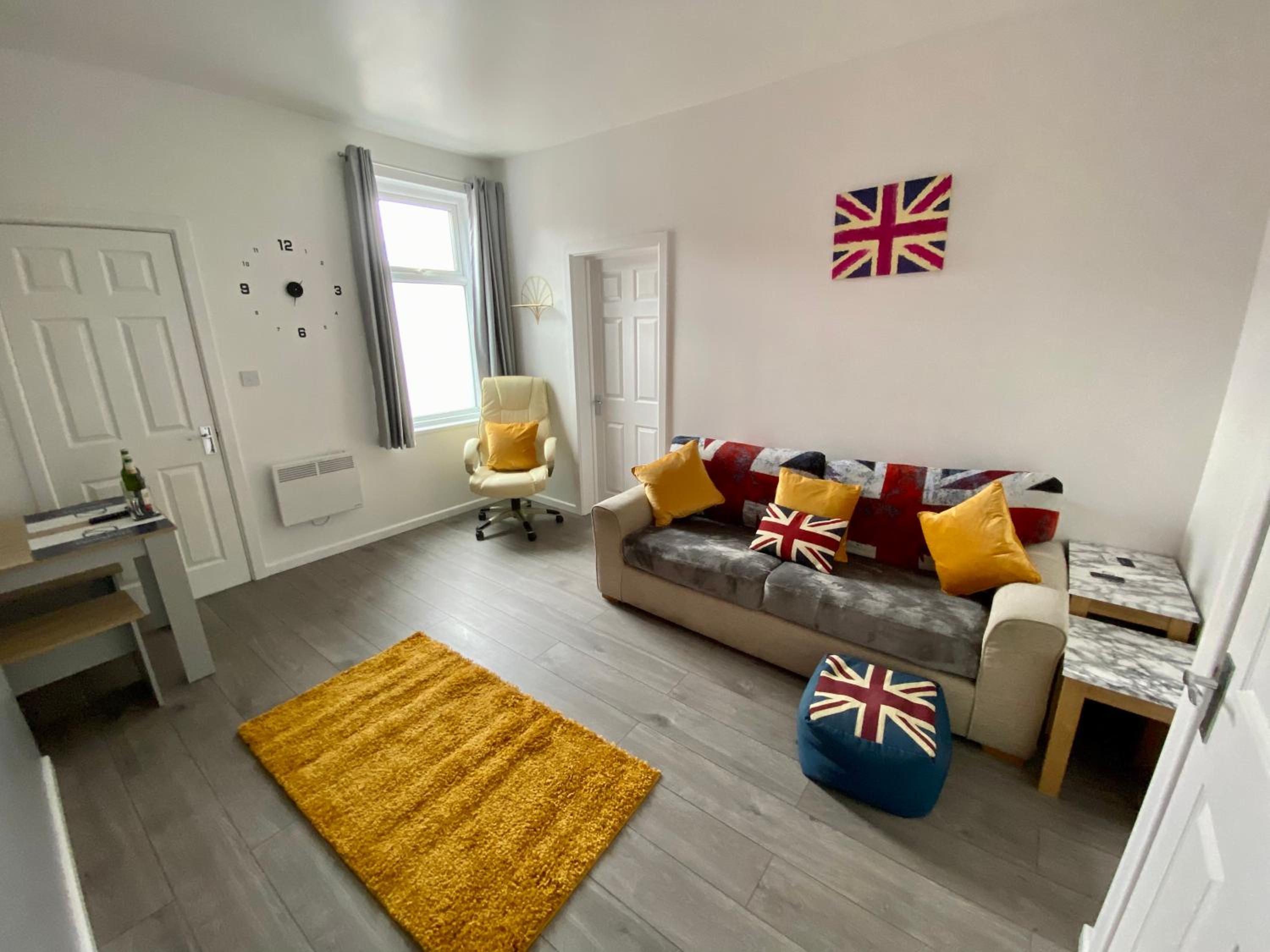 South Shields Vacations - Contractors House-Welcomes All - Property Image 2