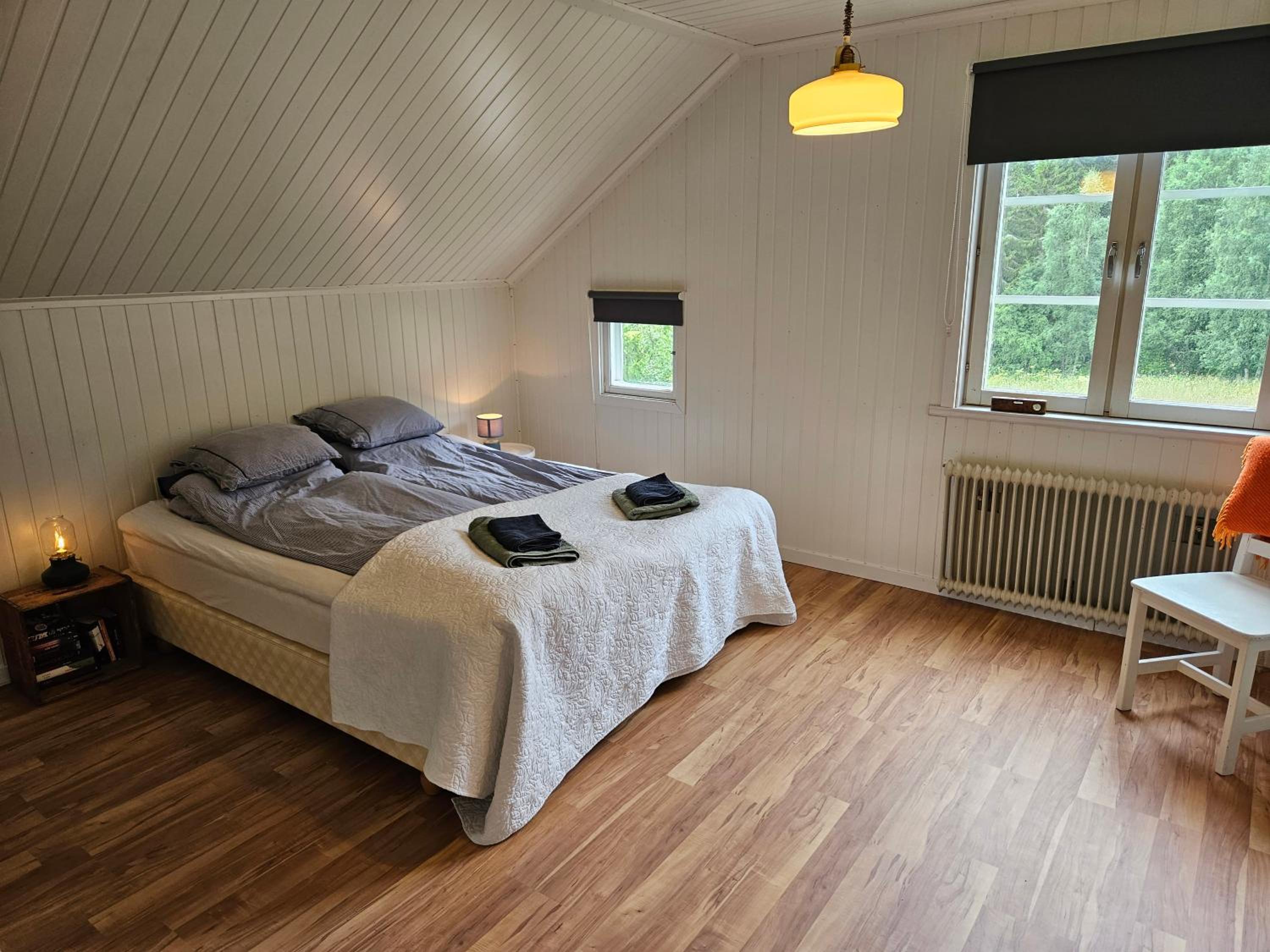 Mysigt hus med utsikt över fjäll och älv. view 5