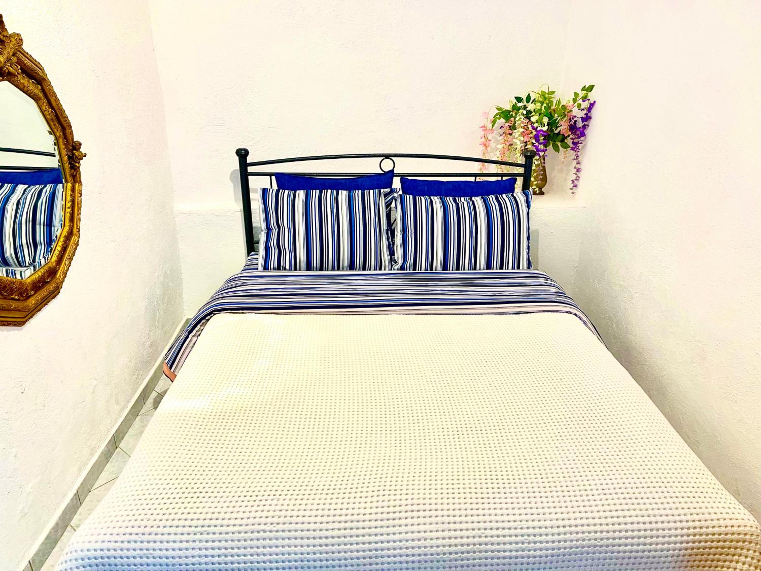 Sunset Queen in Oia photo 2