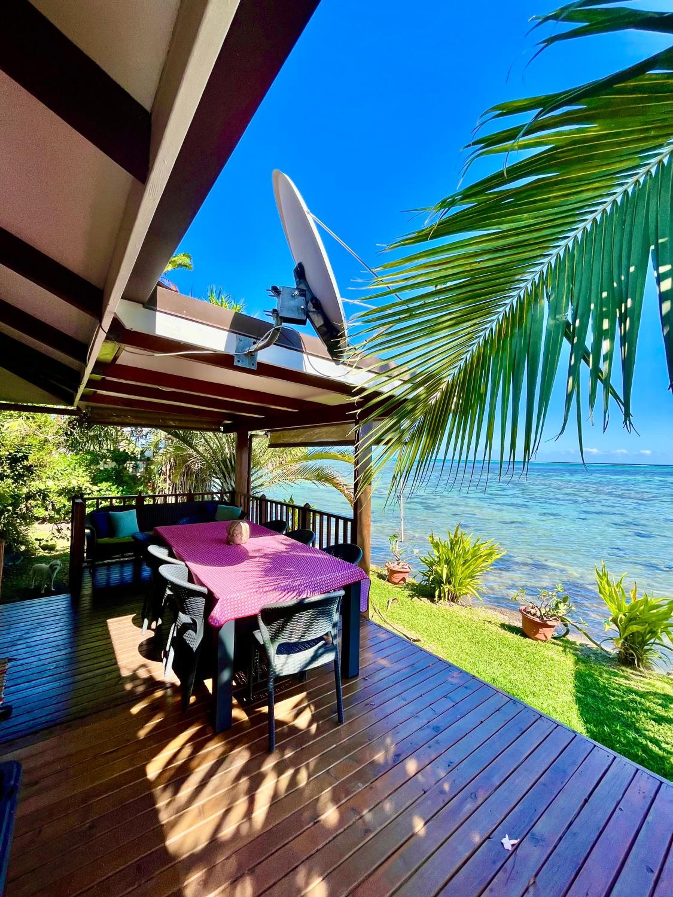 O'coco Bungalow- Breathtaking waterfront views, endless memories view 3