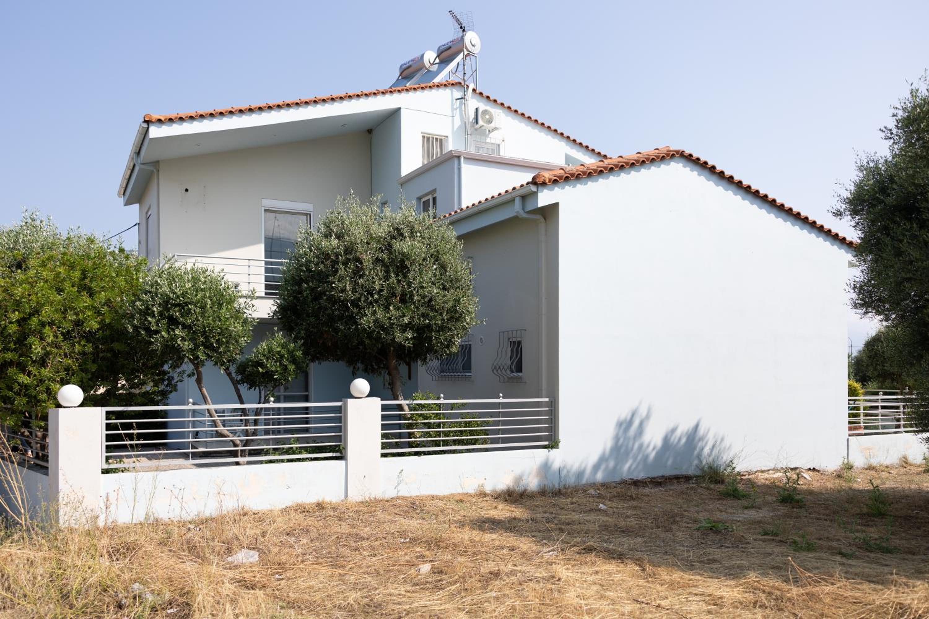 Minimal loft at Kastellokampos