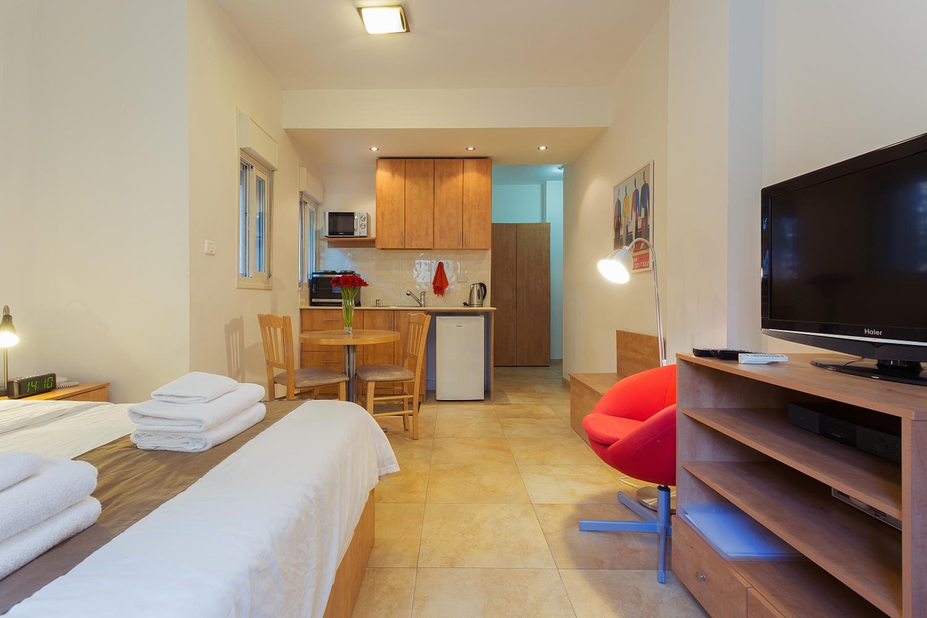 Colony Suites- Hananya St. view 4