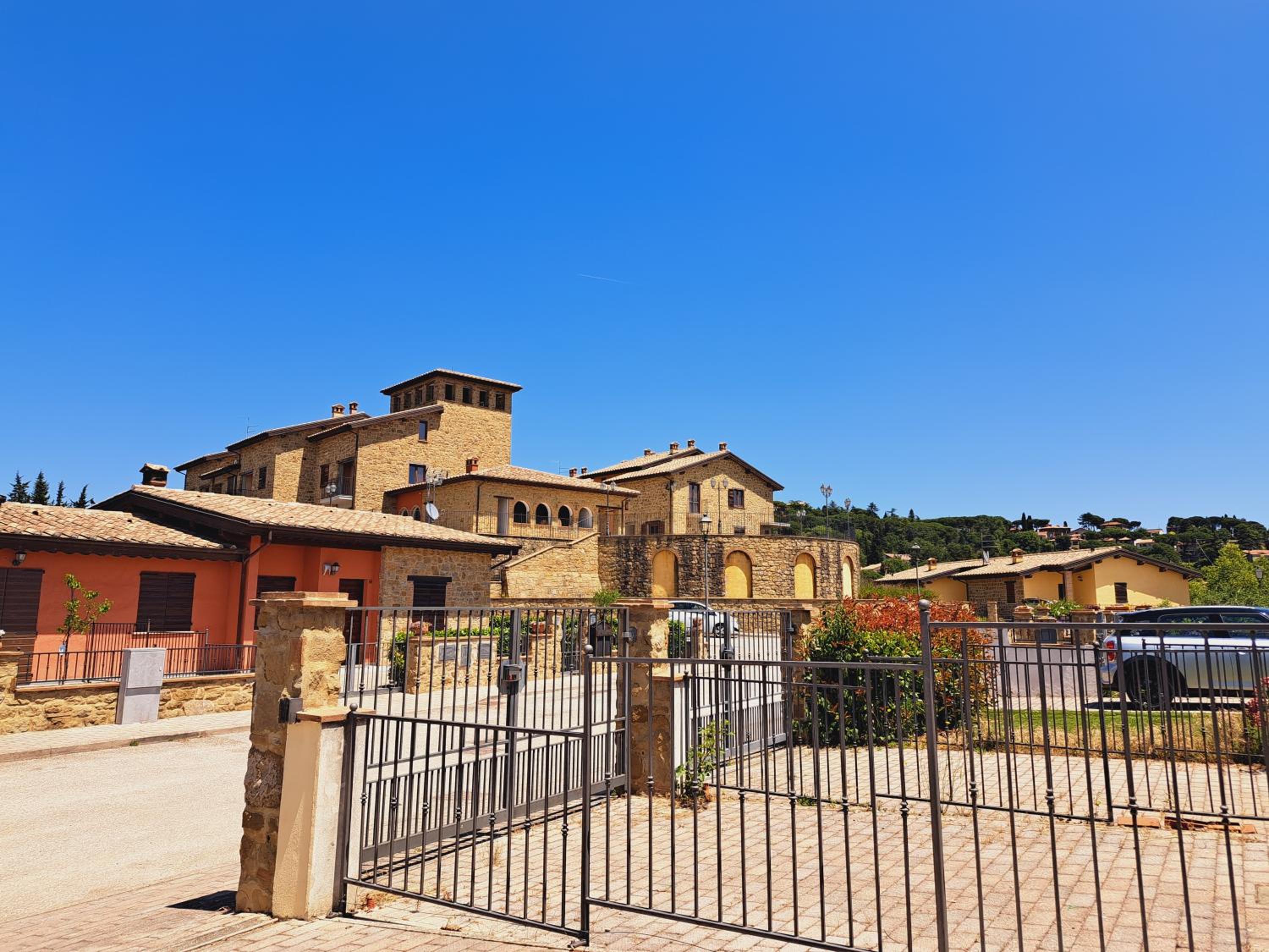 Casa Vacanze La Perla del Lago view 4