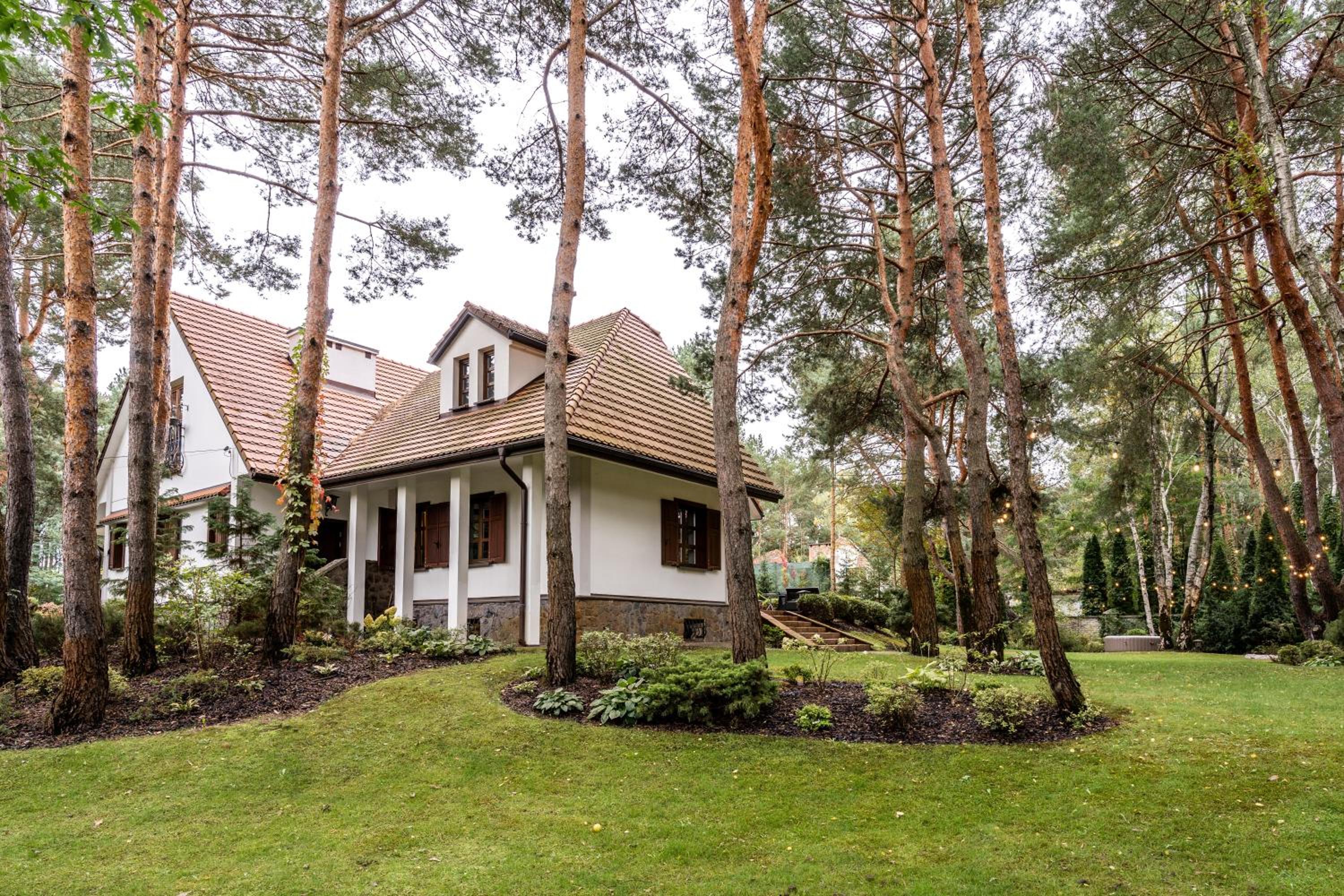 Willa Las&Luksus Jacuzzi, Sauna i Relaks pod Warszawą