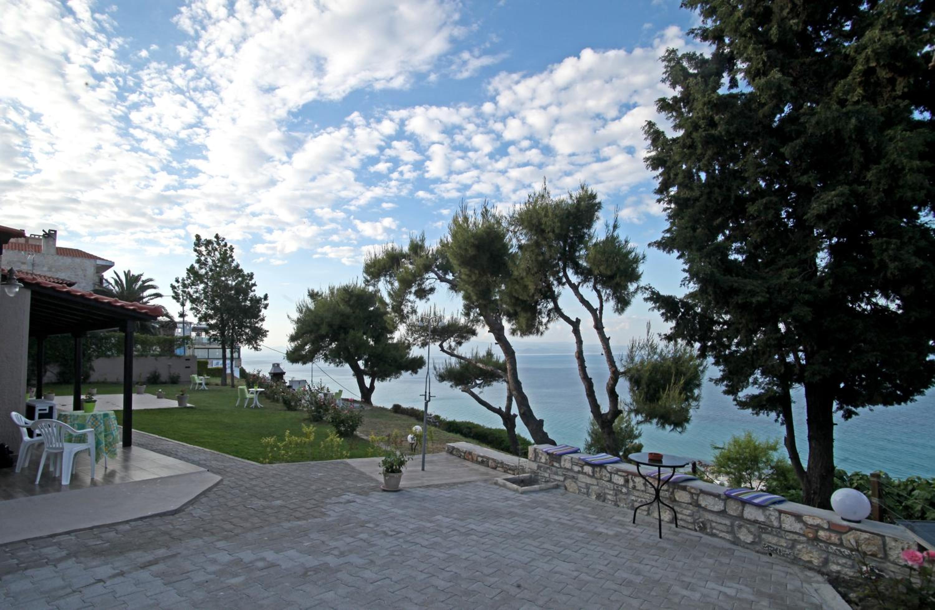 Sea View Apollo Apartments & Studios in Afytos