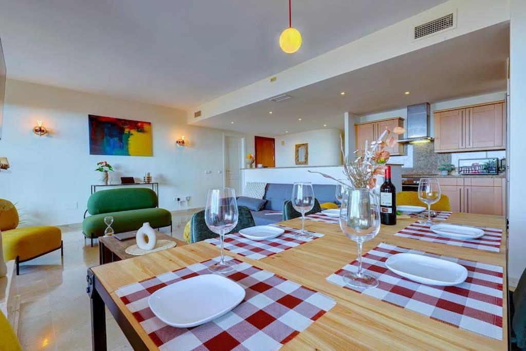 017 Superb Sea View 2 Bed Calahonda Apartment view 3