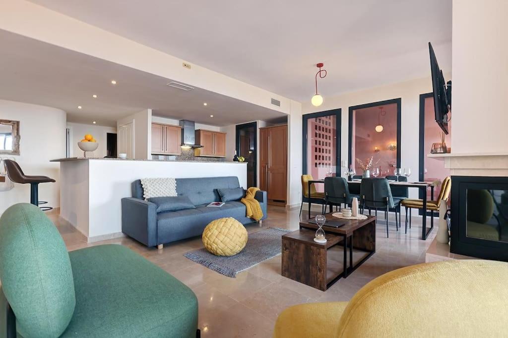 017 Superb Sea View 2 Bed Calahonda Apartment view 2