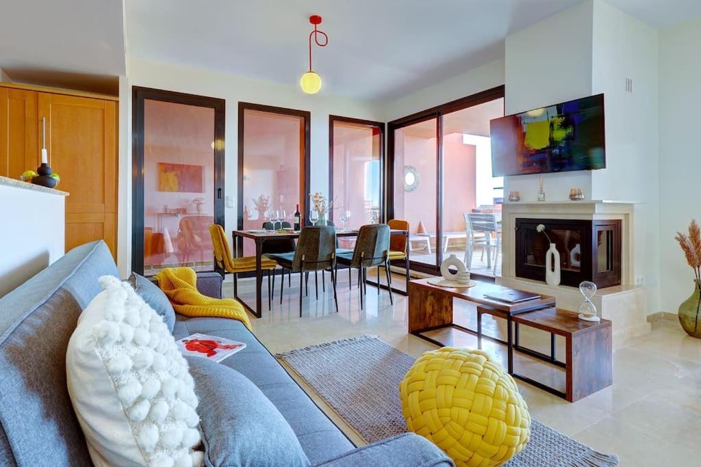 017 Superb Sea View 2 Bed Calahonda Apartment view 5