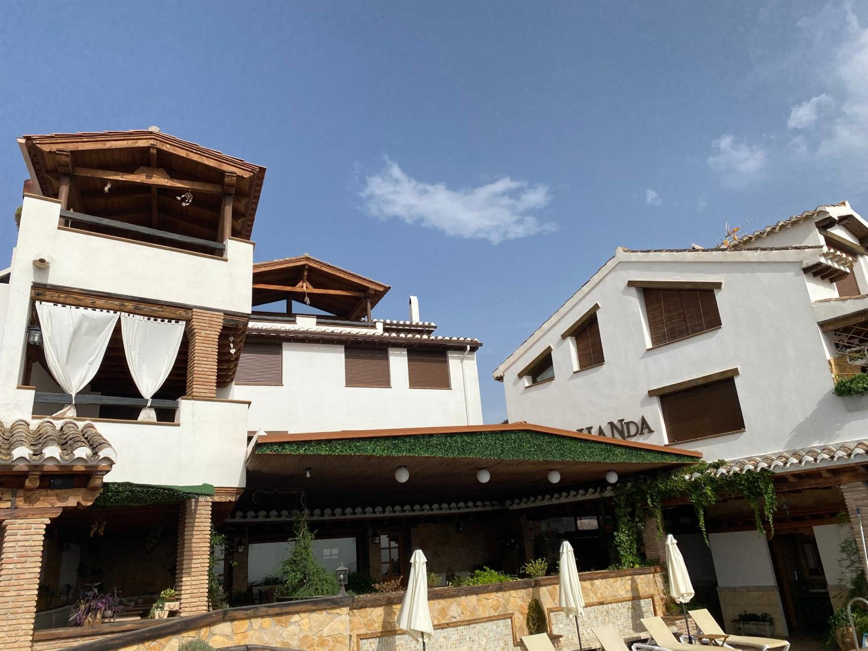 Alhanda Apartahotel