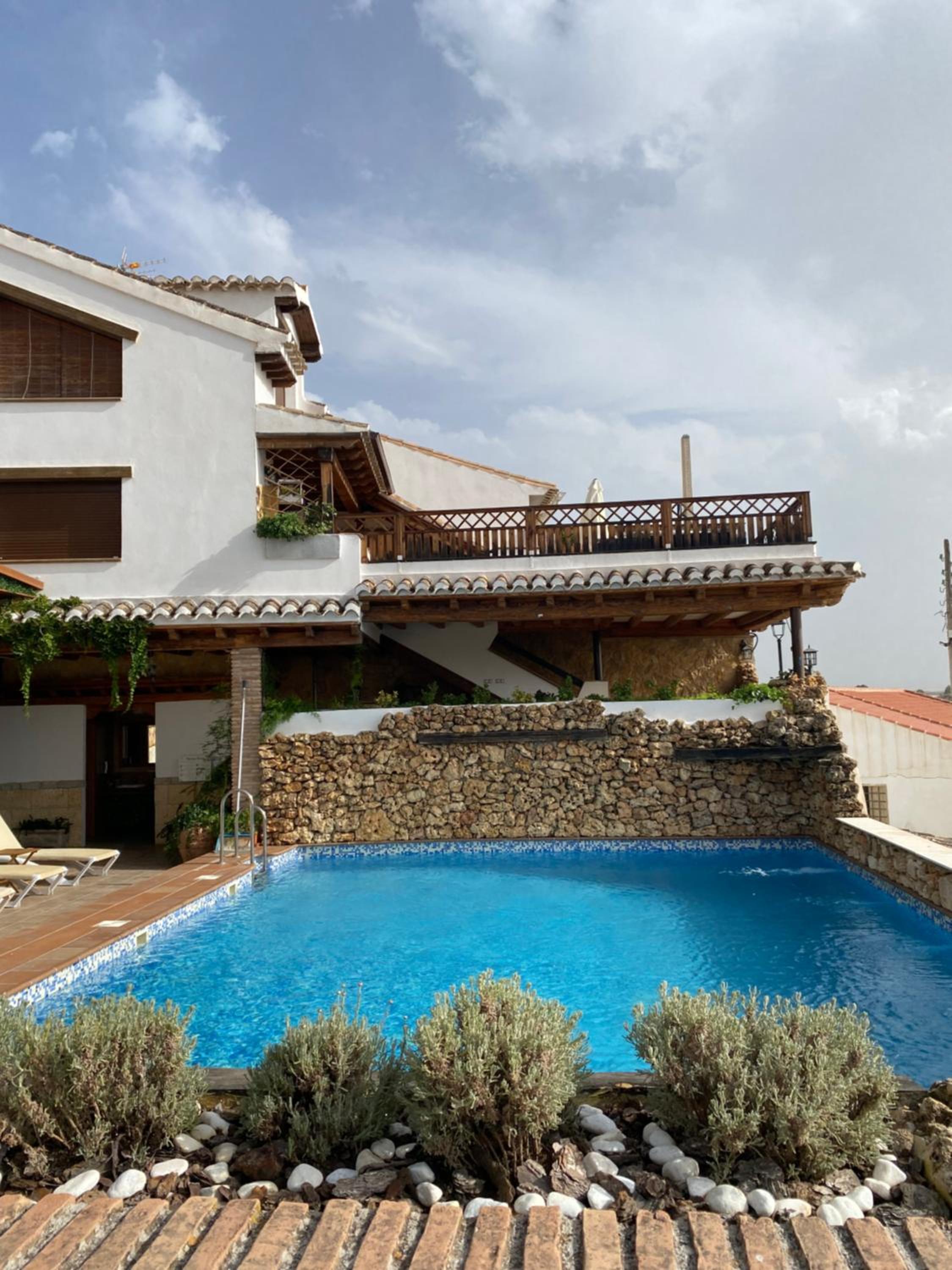 Alhanda Apartahotel