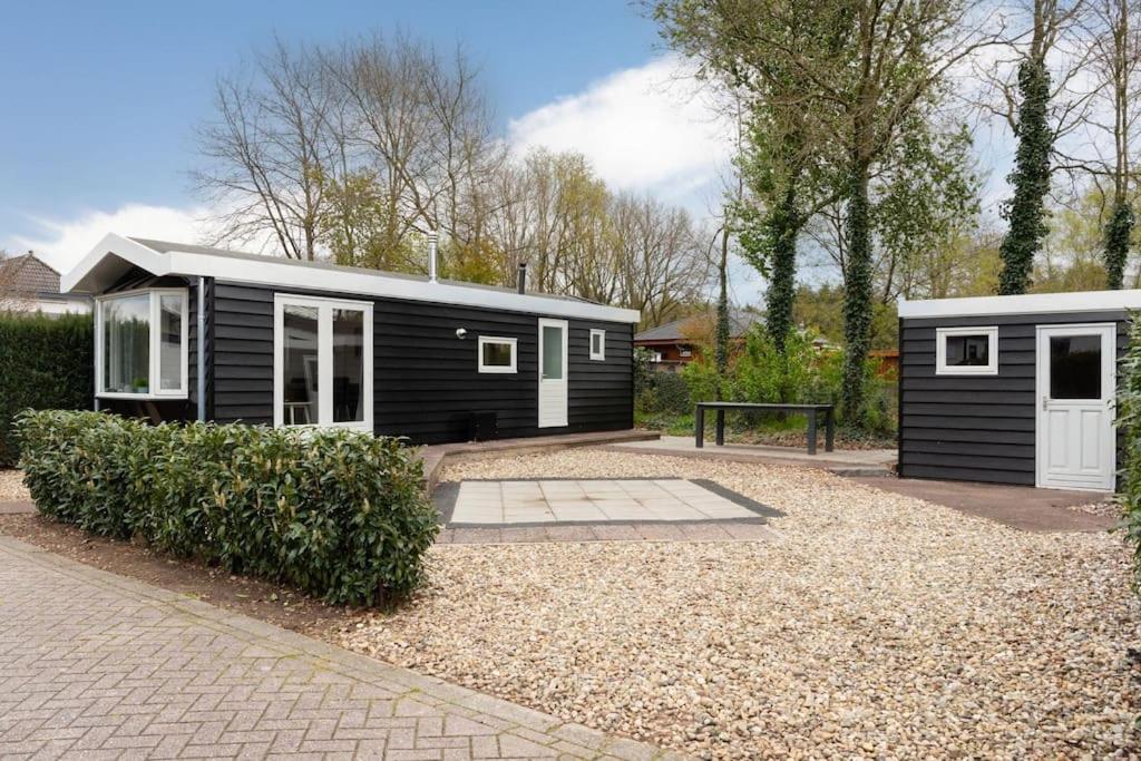 Ideaal Veluwe bos Chalet met sfeervolle Pelletkachel view 2