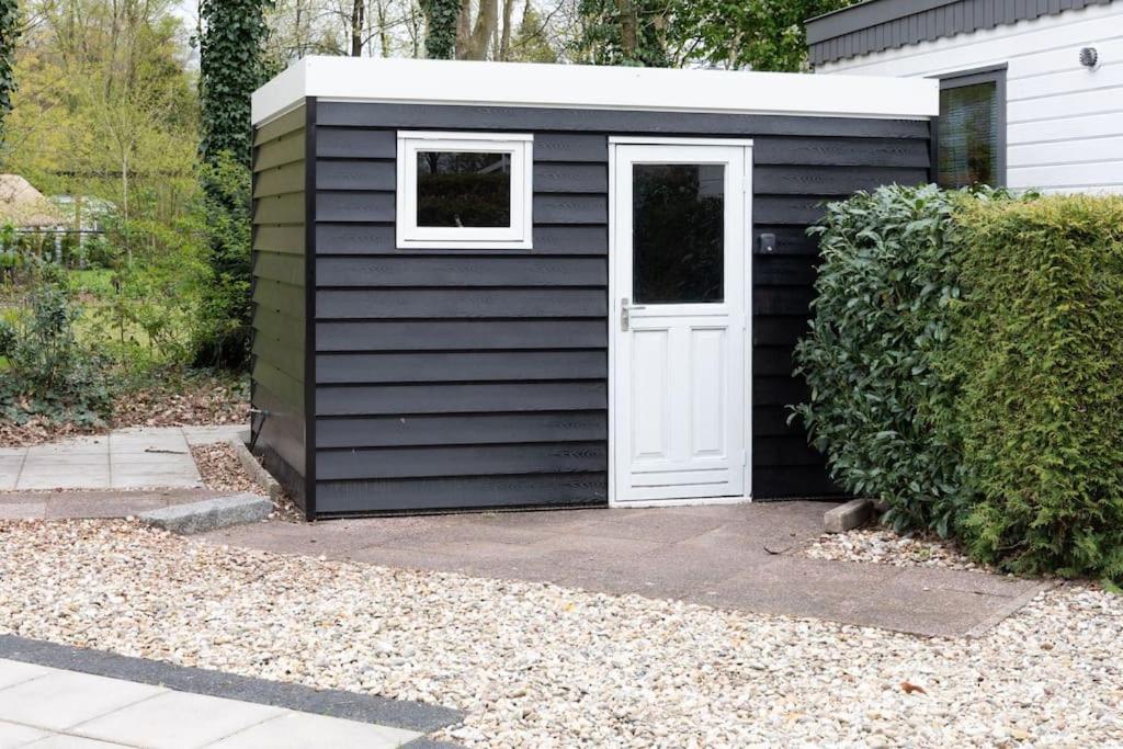 Ideaal Veluwe bos Chalet met sfeervolle Pelletkachel view 4