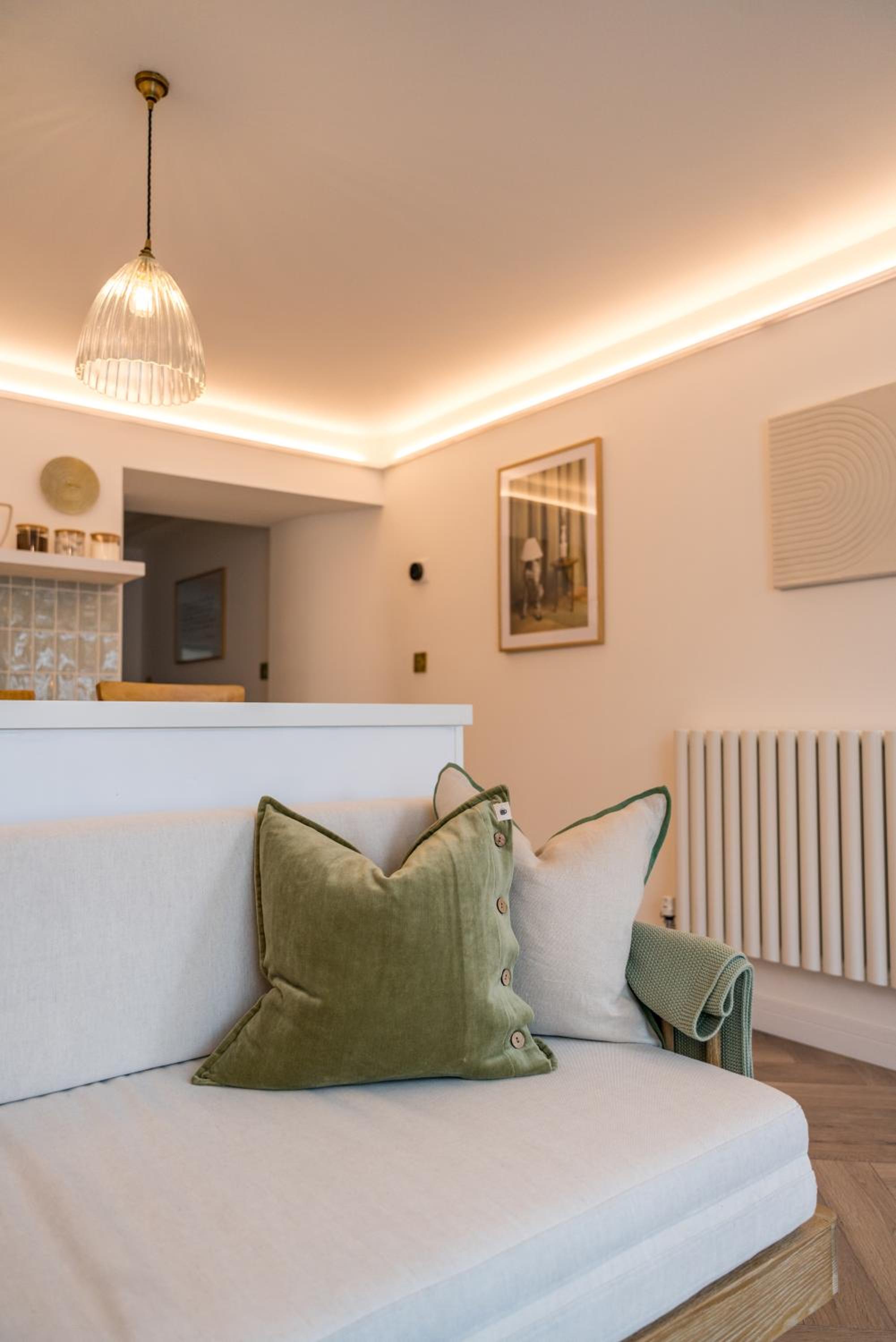 Luxe Contemporary Cotswold Pad - Heart of Stow view 2