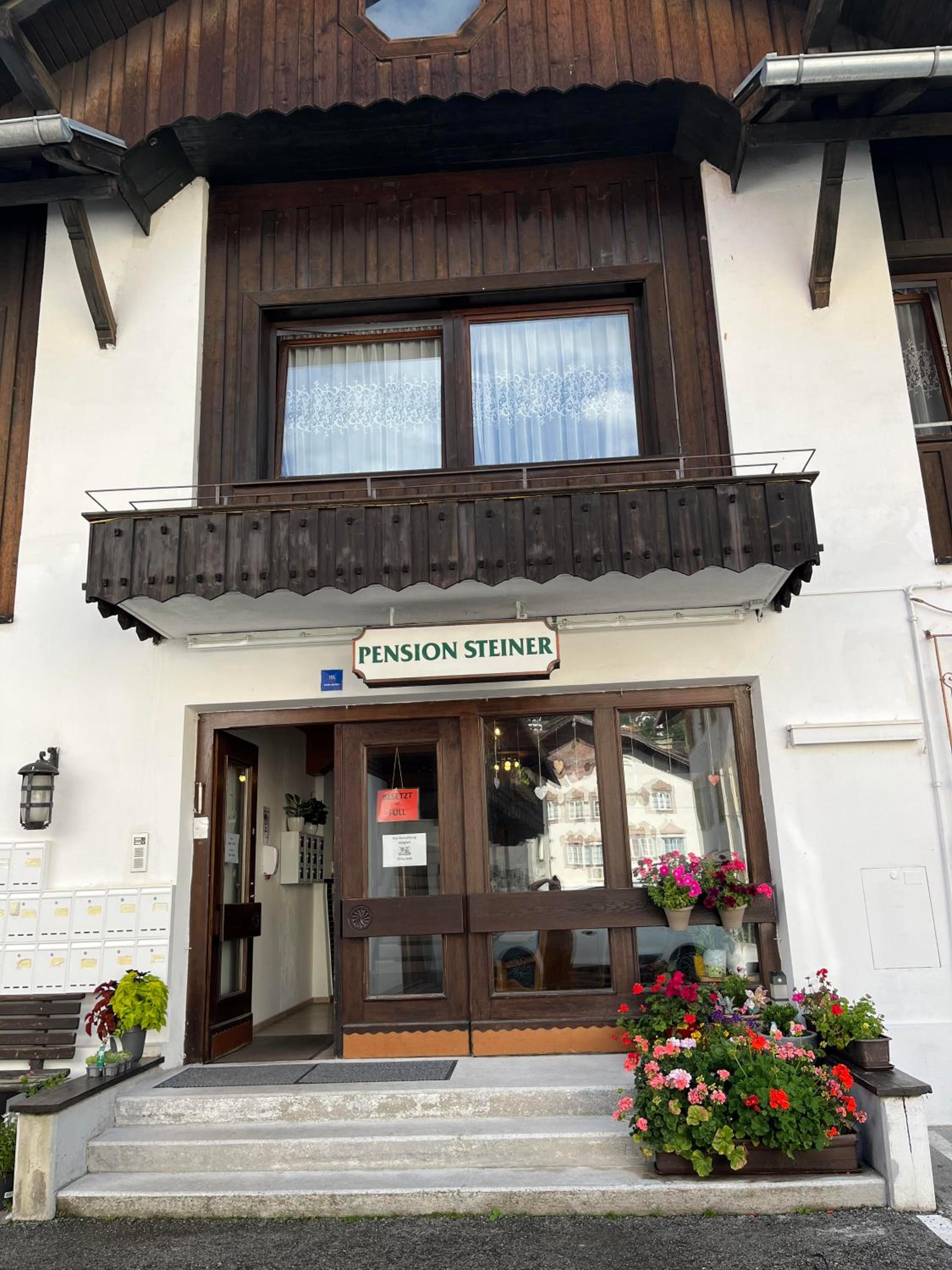 Pension Steiner, 6143 Matrei am Brenner!!Check-in between 15 - 21 o'clock!! No breakfast