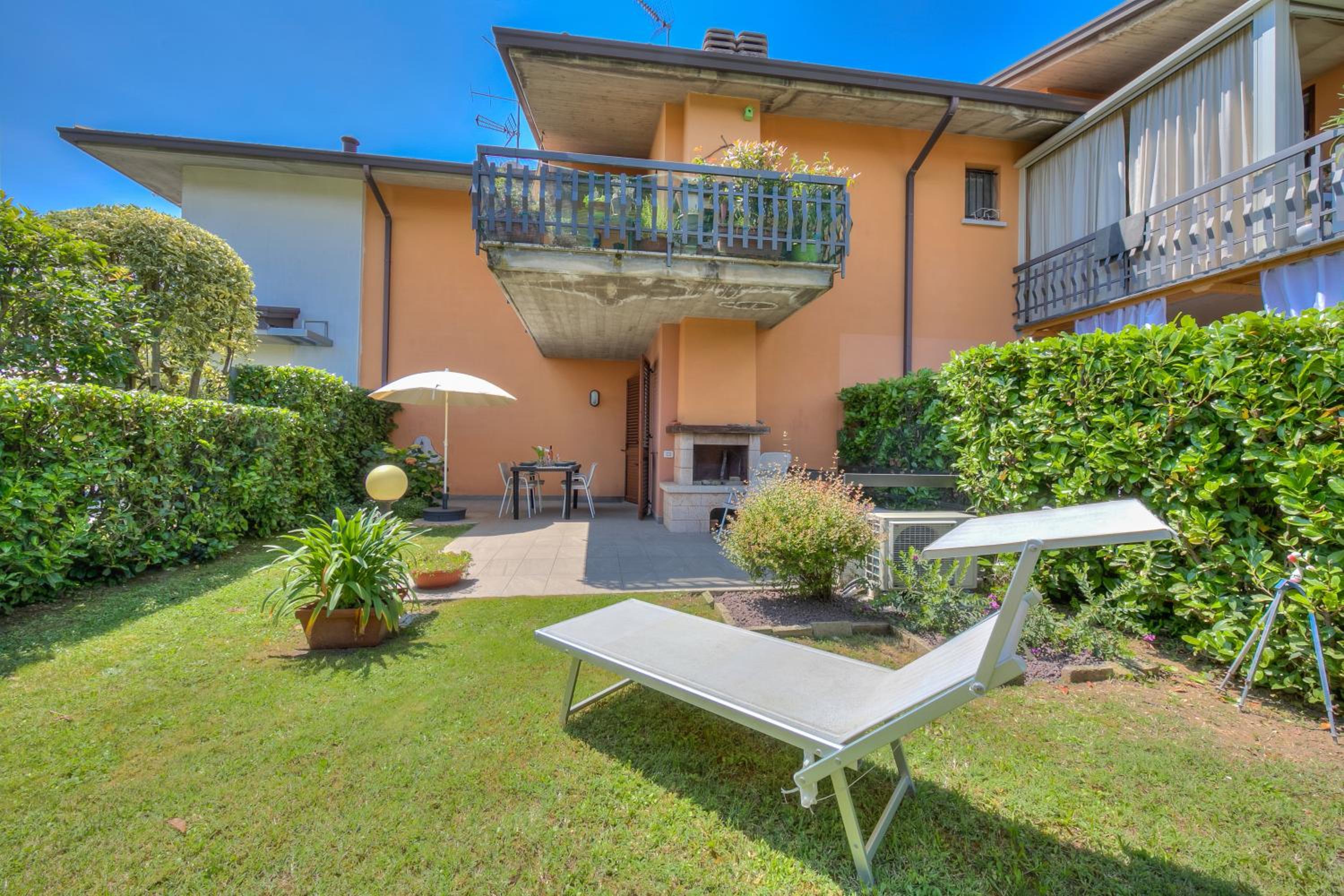 La Casa Accanto With Shared Pool - Happy Rentals view 3