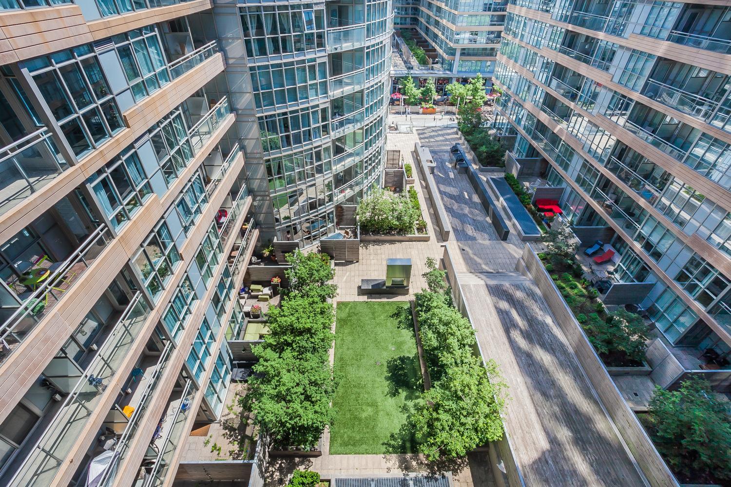 Cozy 2BR Close to CN Tower & Harbourfront