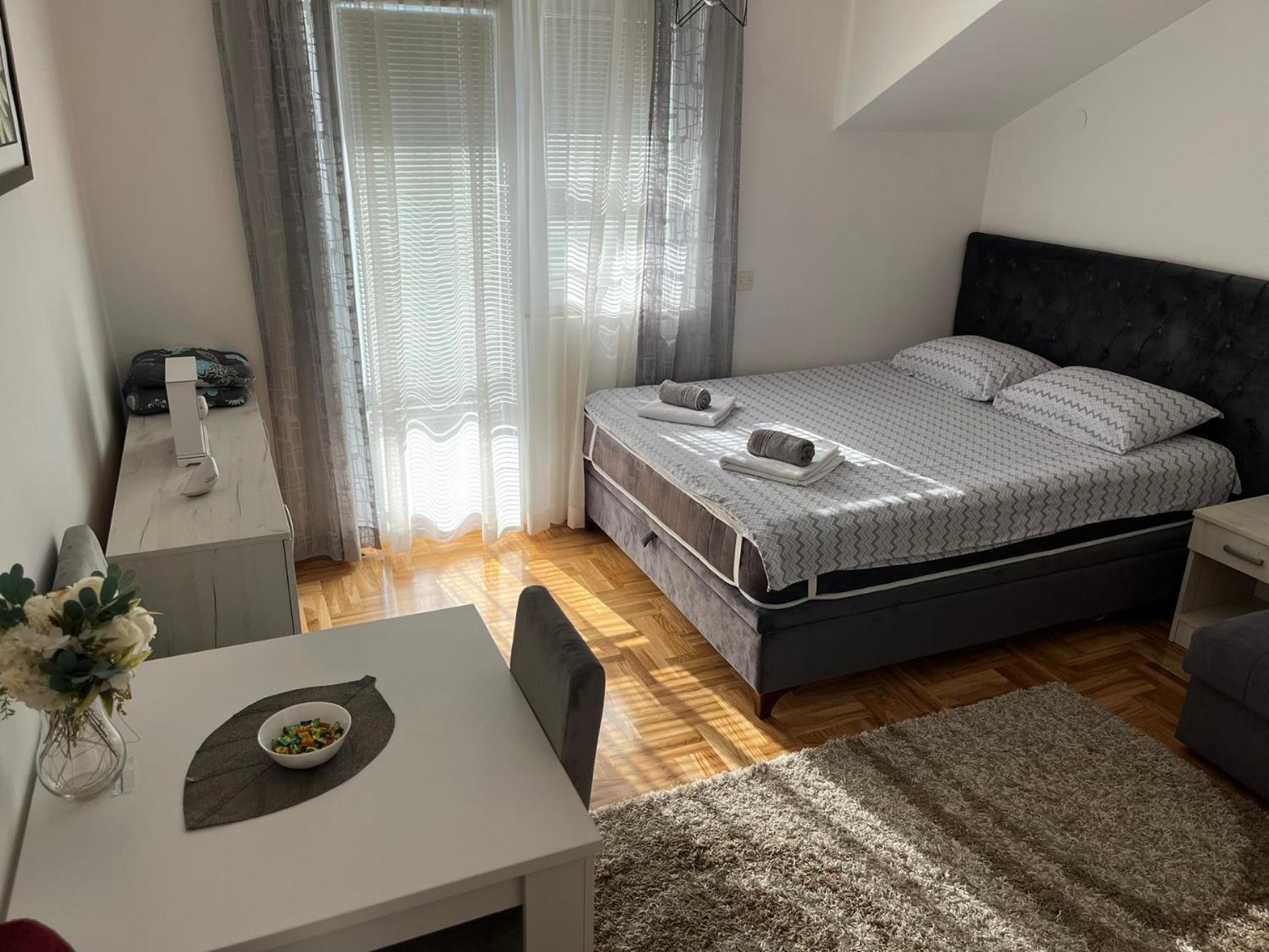 Zora Apartment