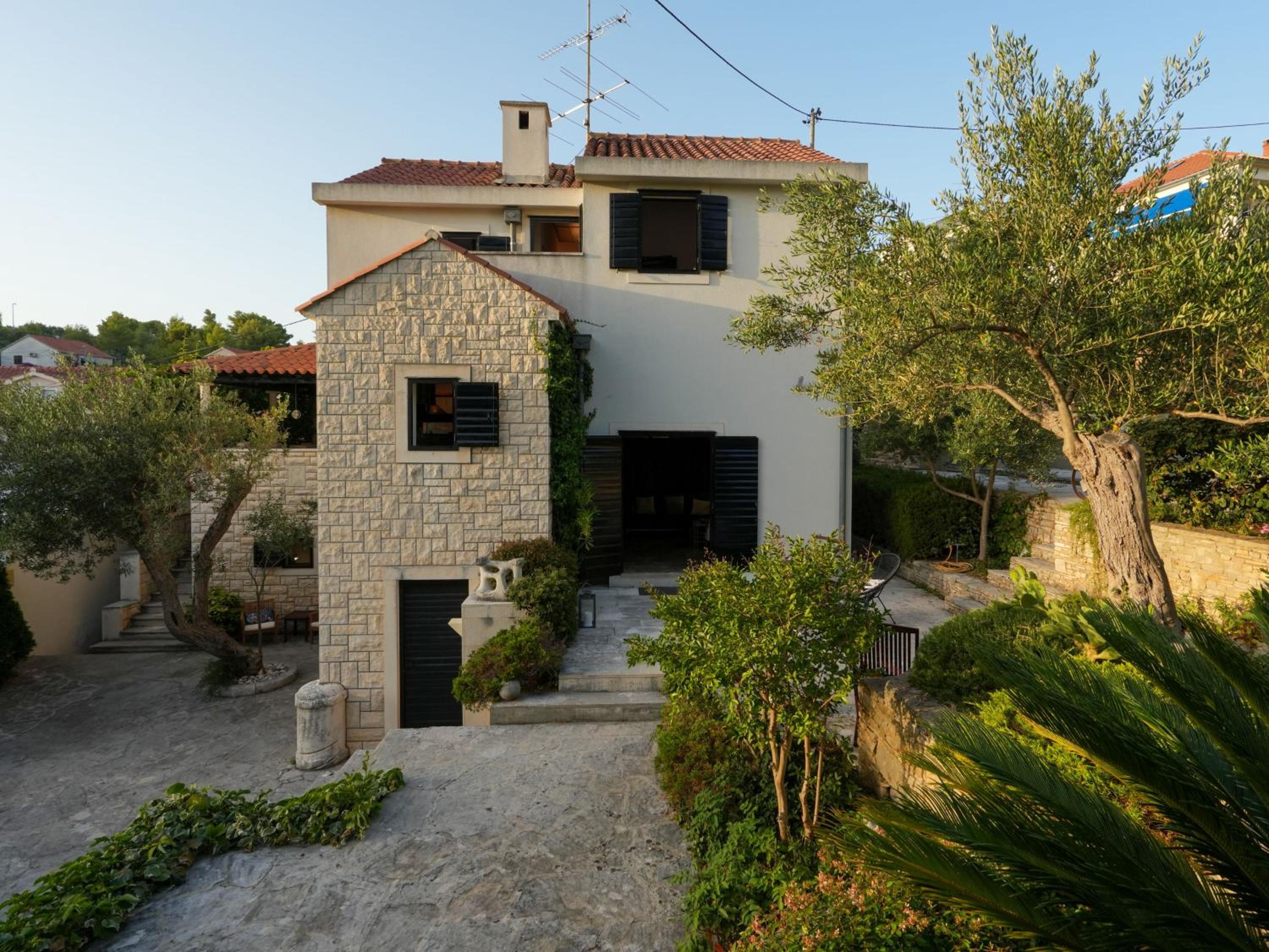 Family Villa Rošin with Garden&Pool view 4