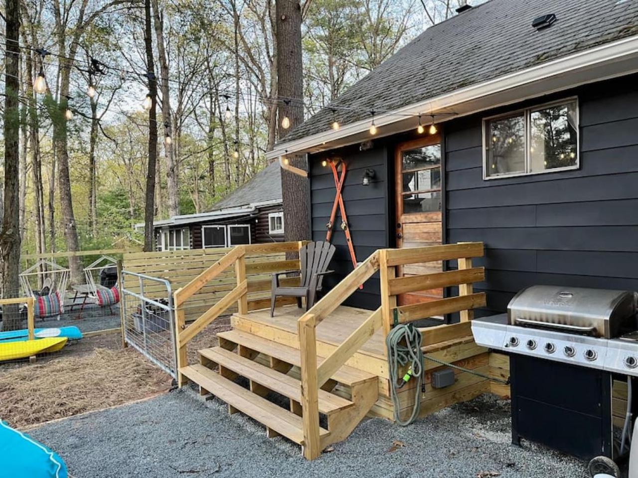 Wally’s Cottage Close to Lake view 4