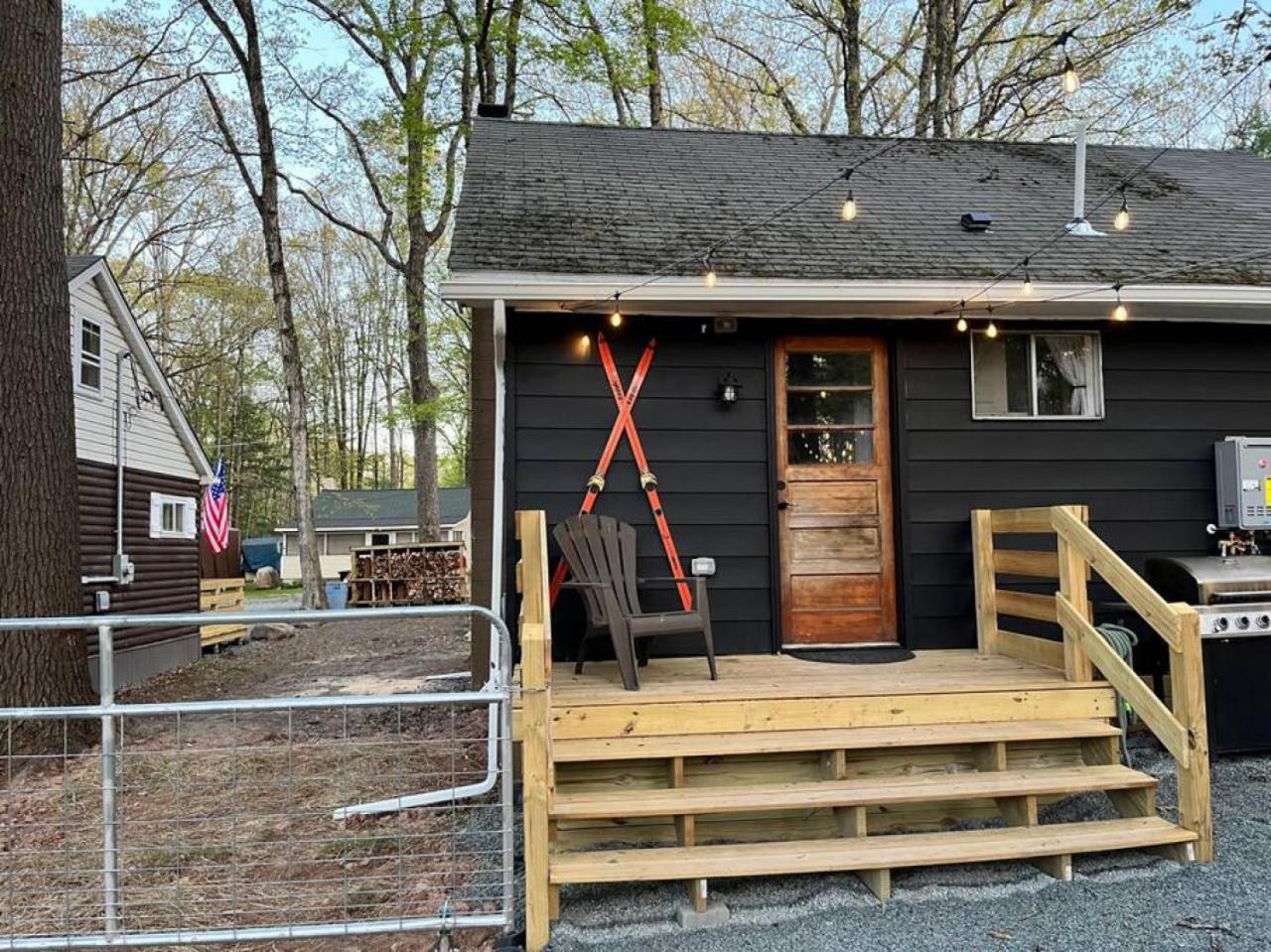 Wally’s Cottage Close to Lake view 5