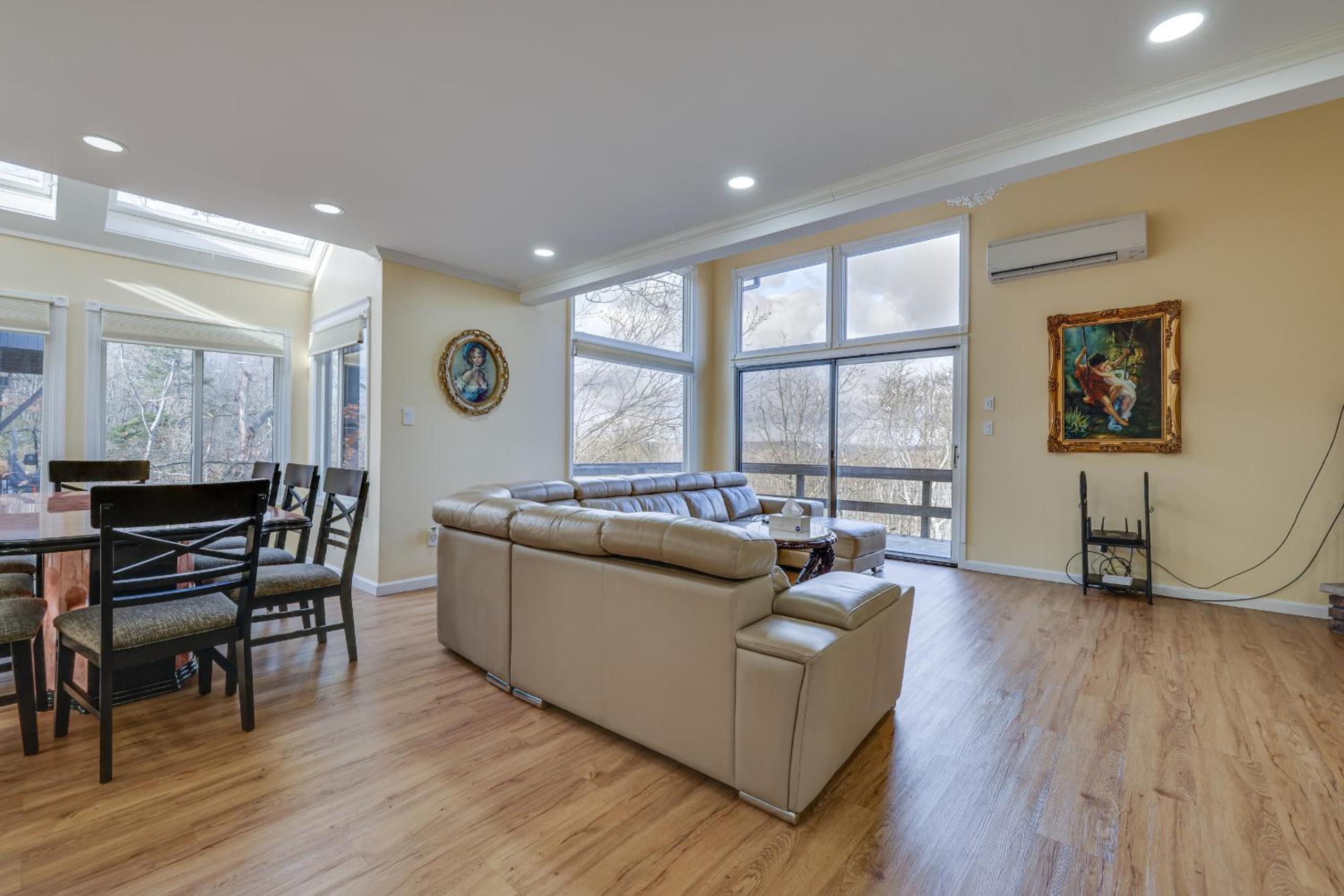 Cozy Modern Camelback House view 5