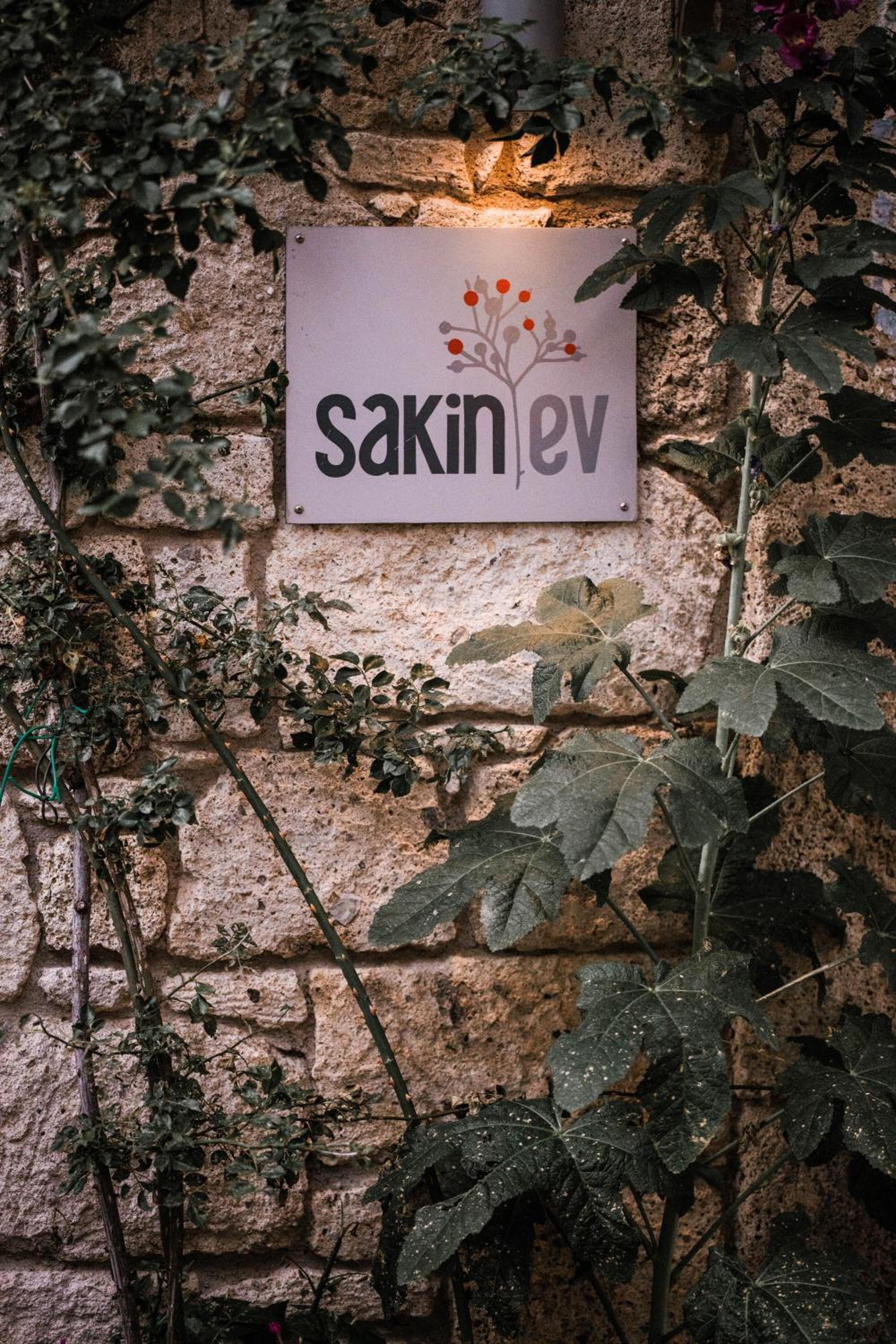 Sakin Ev